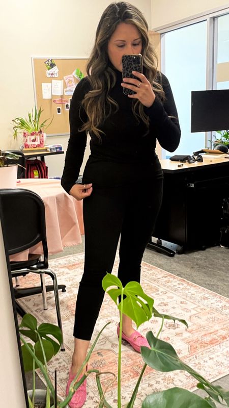 Something about an all black outfit 💋

🕶️ exact pair on my desk linked, and a similar found on Amazon.

#LTKworkwear