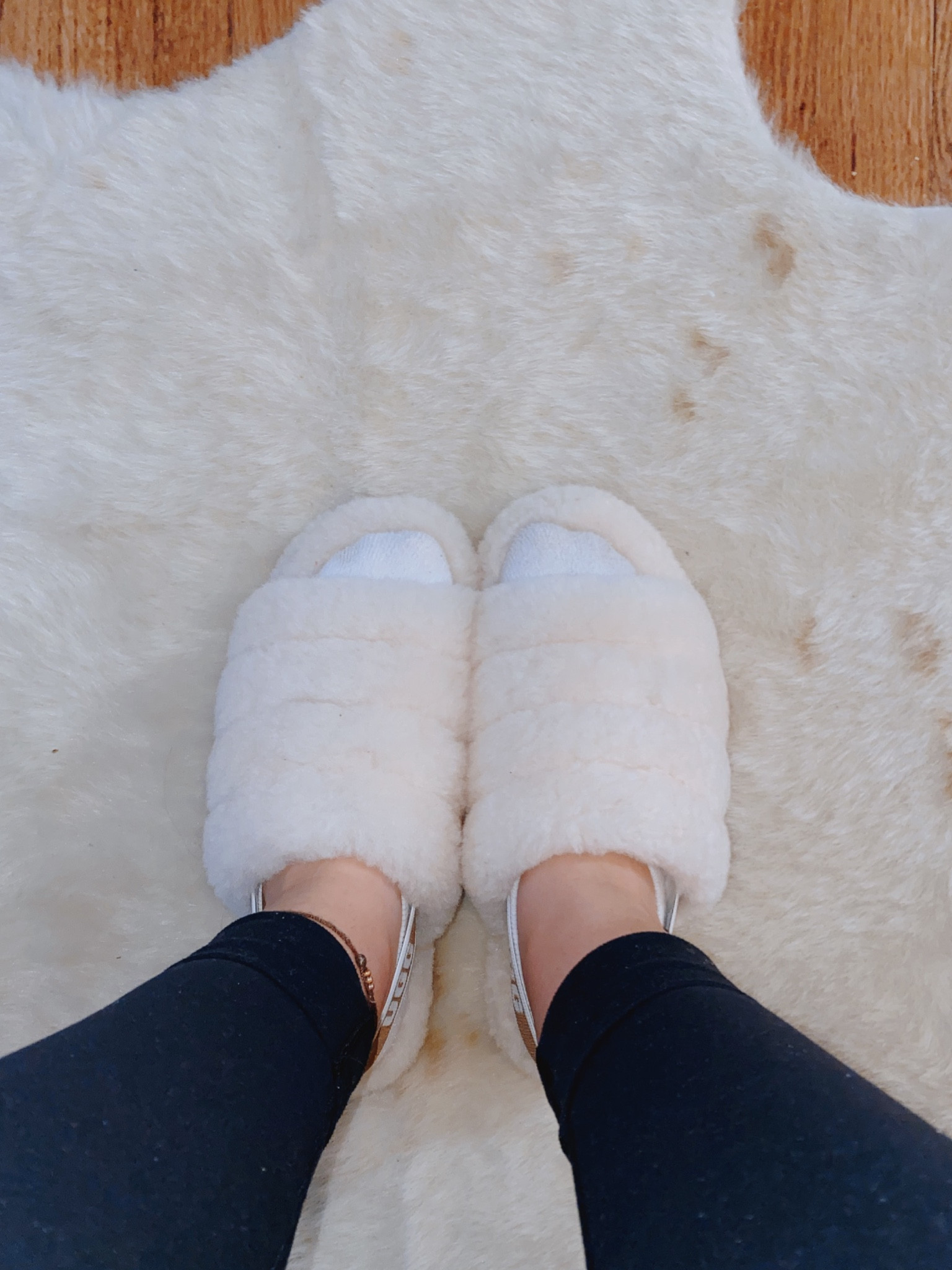 Cozy Ugg slippers, perfect for winter! Especially for those who work from home. True to size!

#LTKHoliday #LTKworkwear #LTKSeasonal