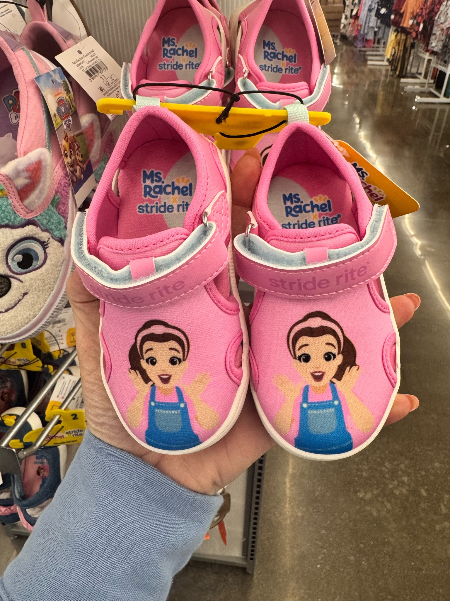 If you know you know!  These shoes are gonna be a hit so grabb quick!  💗