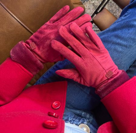 my dream, winter gloves from Amazon!💋🍒🤍 #femmefatale #dreamgloves #furtrim #redgloves 