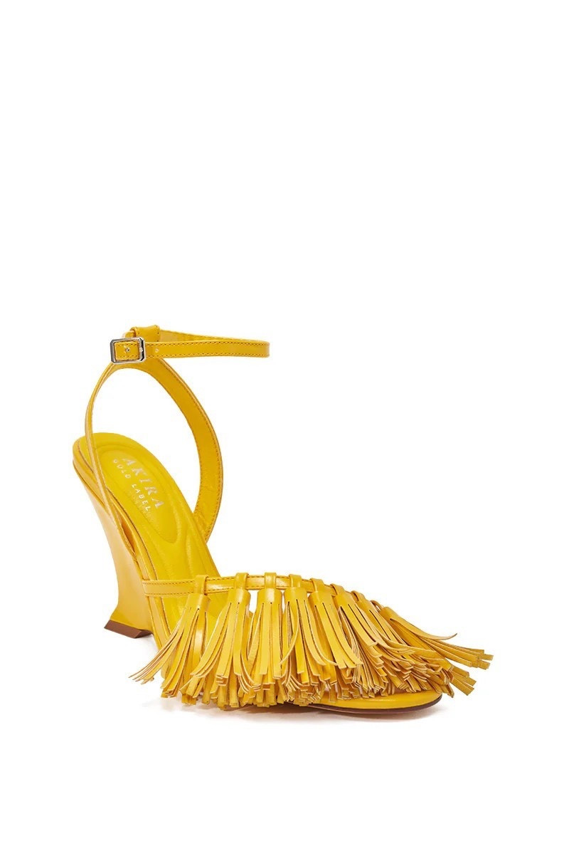 @AKIRA has done it again! They never disappoint 

#LTKgrwm #LTKFestival #LTKootd