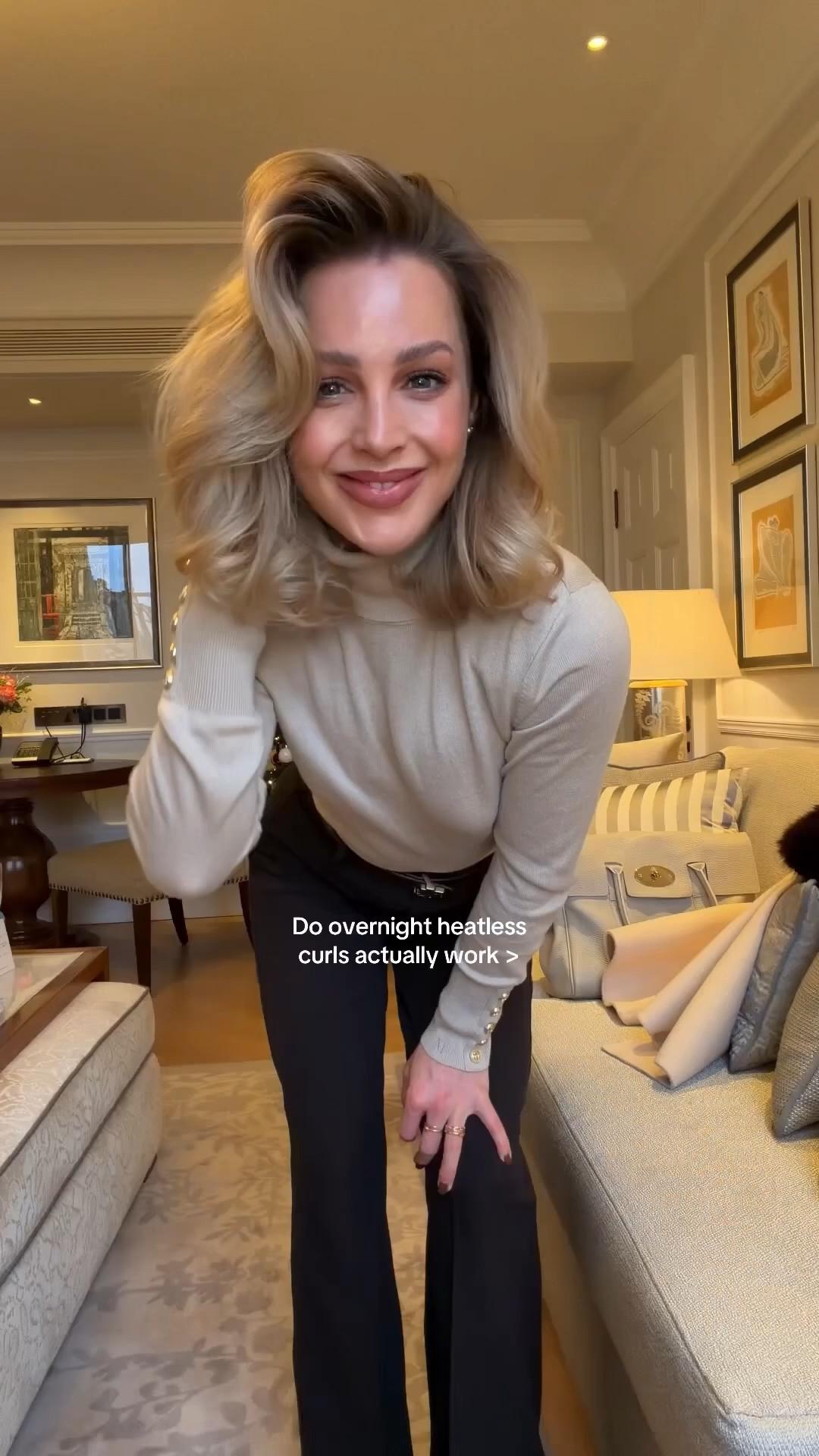 A chic outfit for a day of Christmas shopping; love that these trousers are petite size! 

#LTKfestive