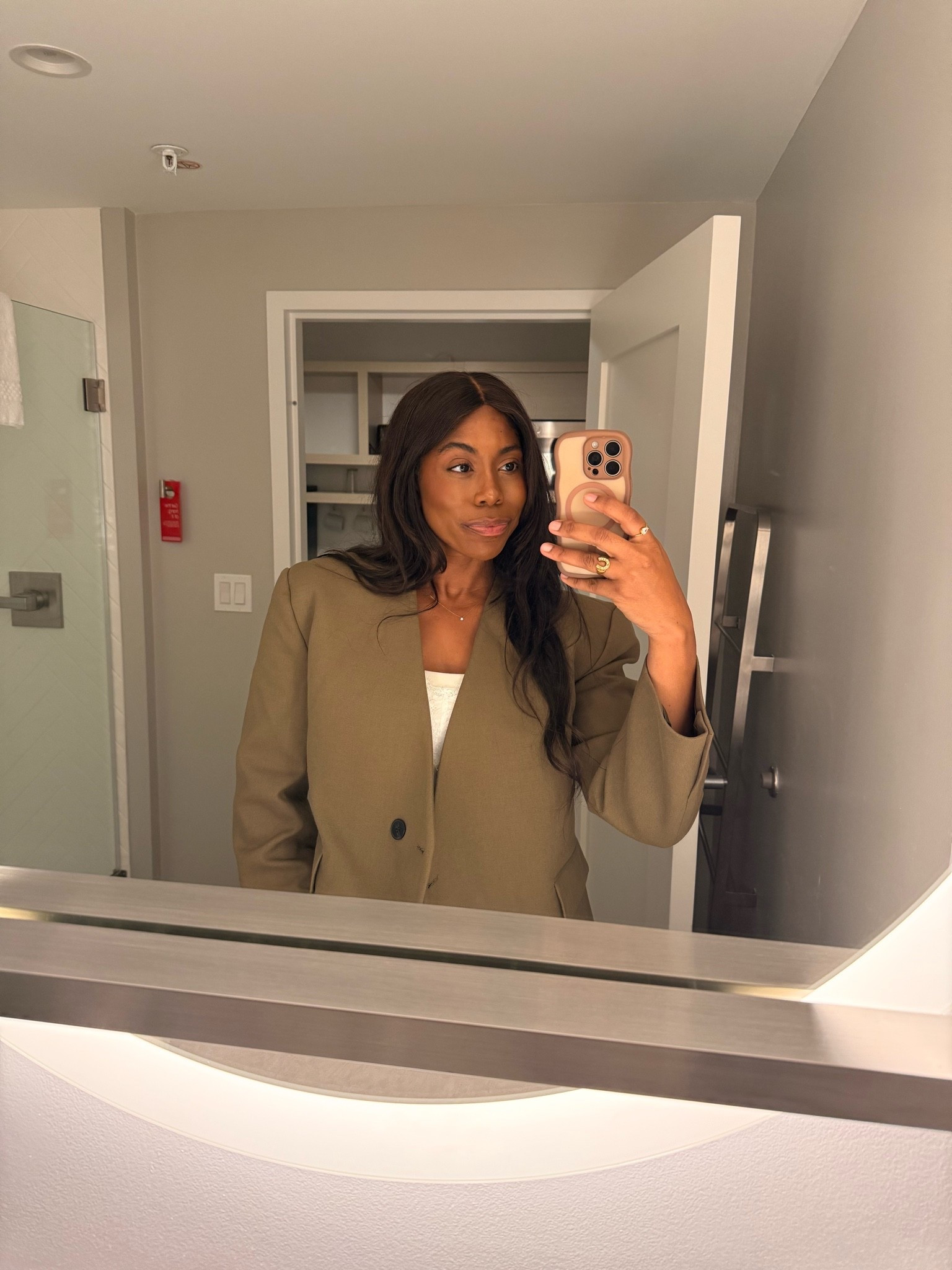 New blazer that I’m obsessed with. Wore it for work!!

#LTKgrwm #LTKootd