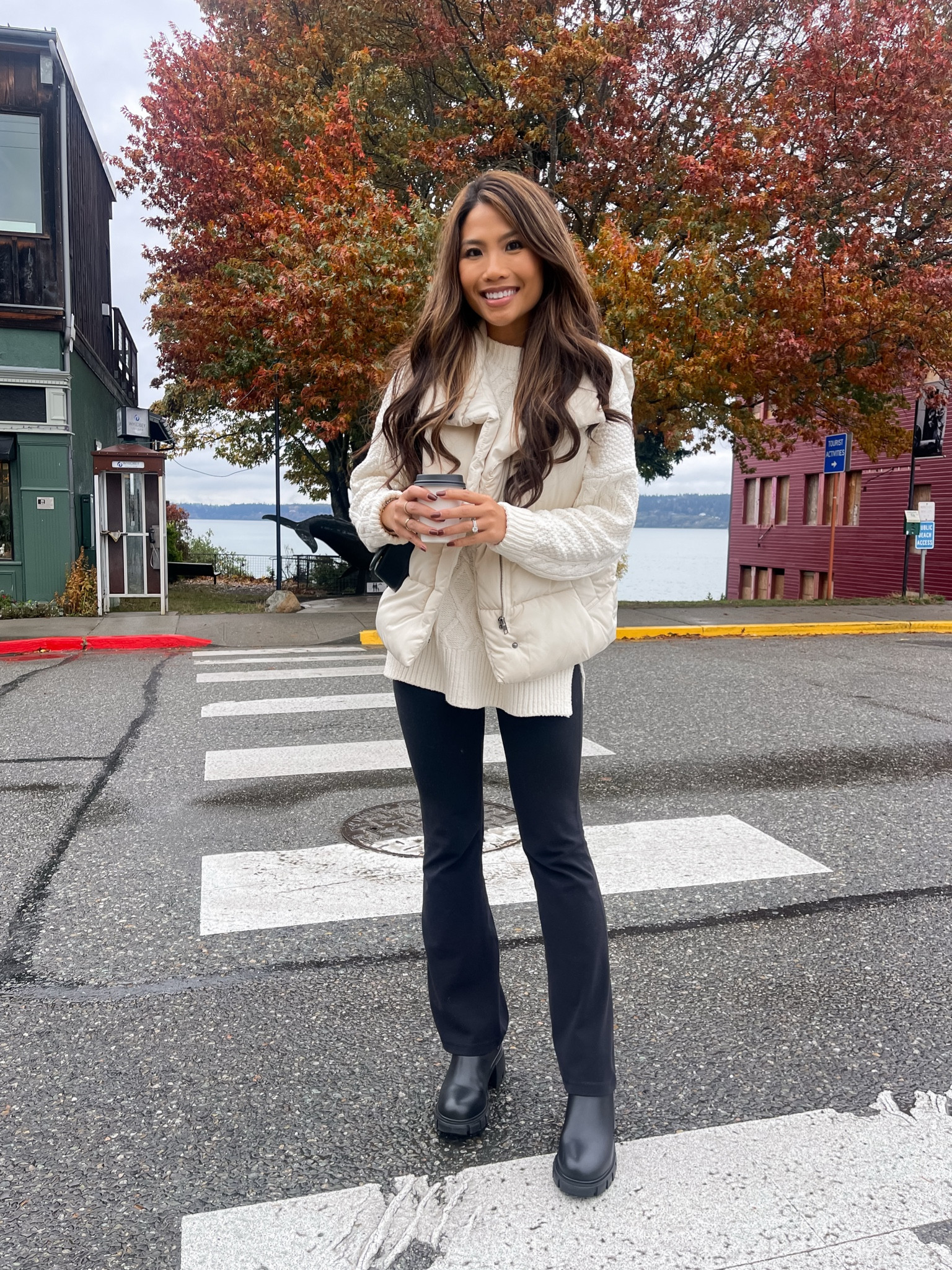 My favorite flare leggings! So comfy and tts, wearing 4 and I got them hemmed complimentary in store 