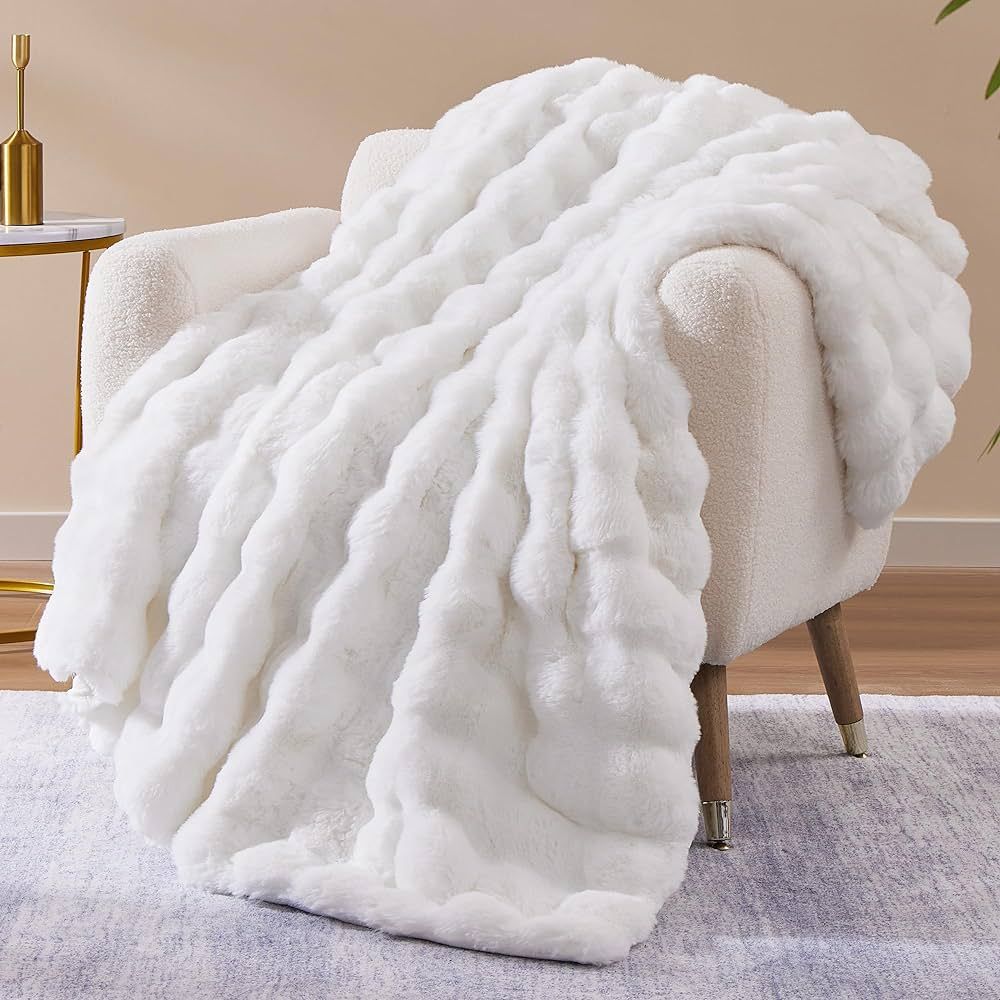 CozyBloom Luxury Soft Faux Fur Throw Blanket for Couch, Decorative Cozy Plush Long Shaggy Fluffy Bla | Amazon (US)