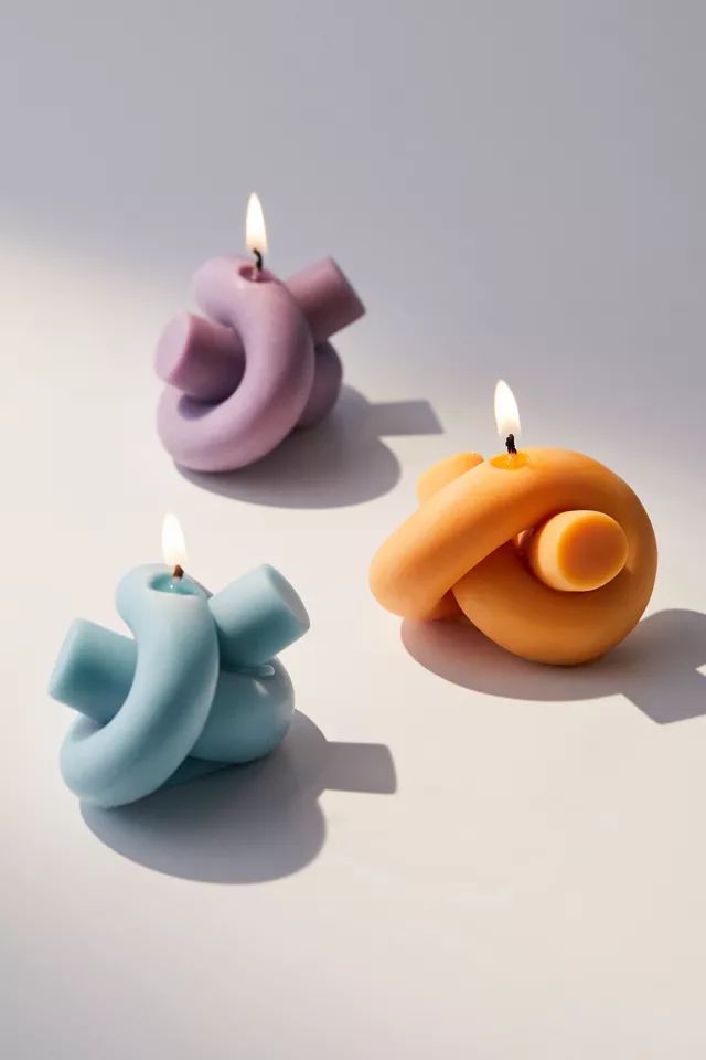 Yui Brooklyn Knot Shaped Candle | Urban Outfitters (US and RoW)