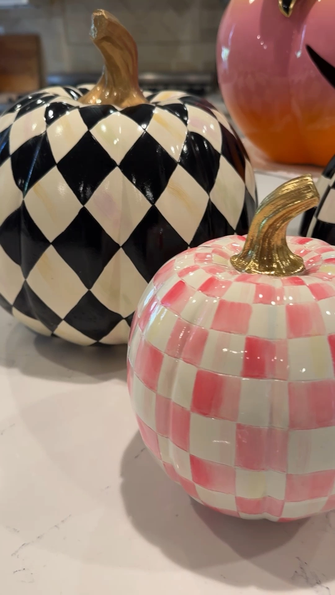 OBSESSED over these pink checkered pumpkins! 





Music: Creepy Music Box
Musician: SoundGalleryByDmitryTaras
Site: https://pixabay.com/music/-creepy-music-box-halloween-music-horror-scary-spooky-dark-ambient-118577/

#LTKHome #LTKFamily #LTKSeasonal