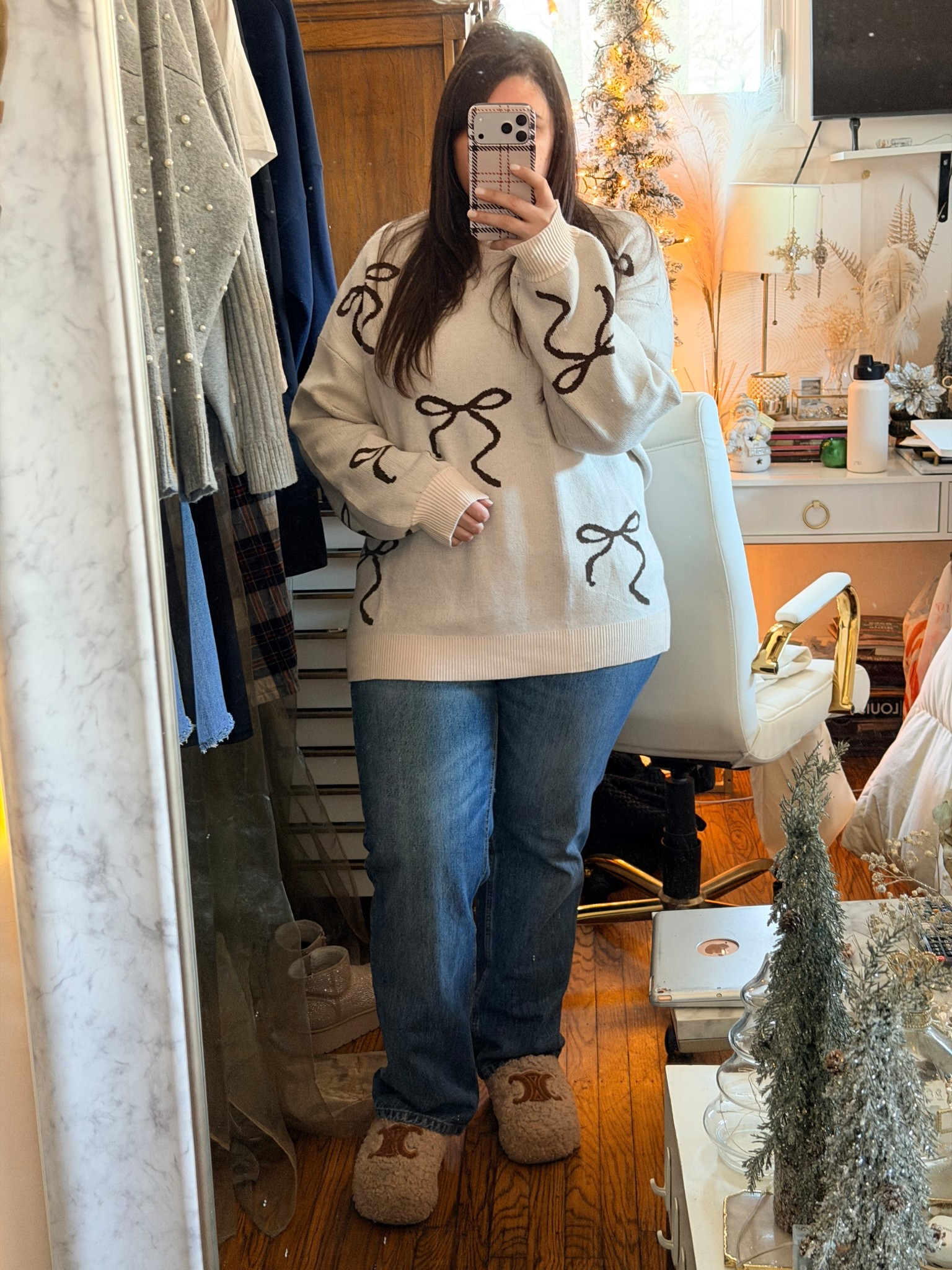 This bow sweater is so good! So soft, so cozy + so warm! Worth the wait in shipping! It comes in several different color options and under $40

#LTKFindsUnder50 #LTKootd #LTKSeasonal