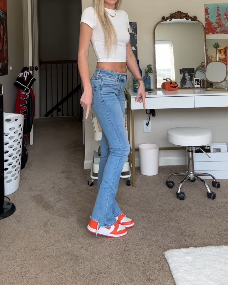 loveeee kickboot jeans 🩵