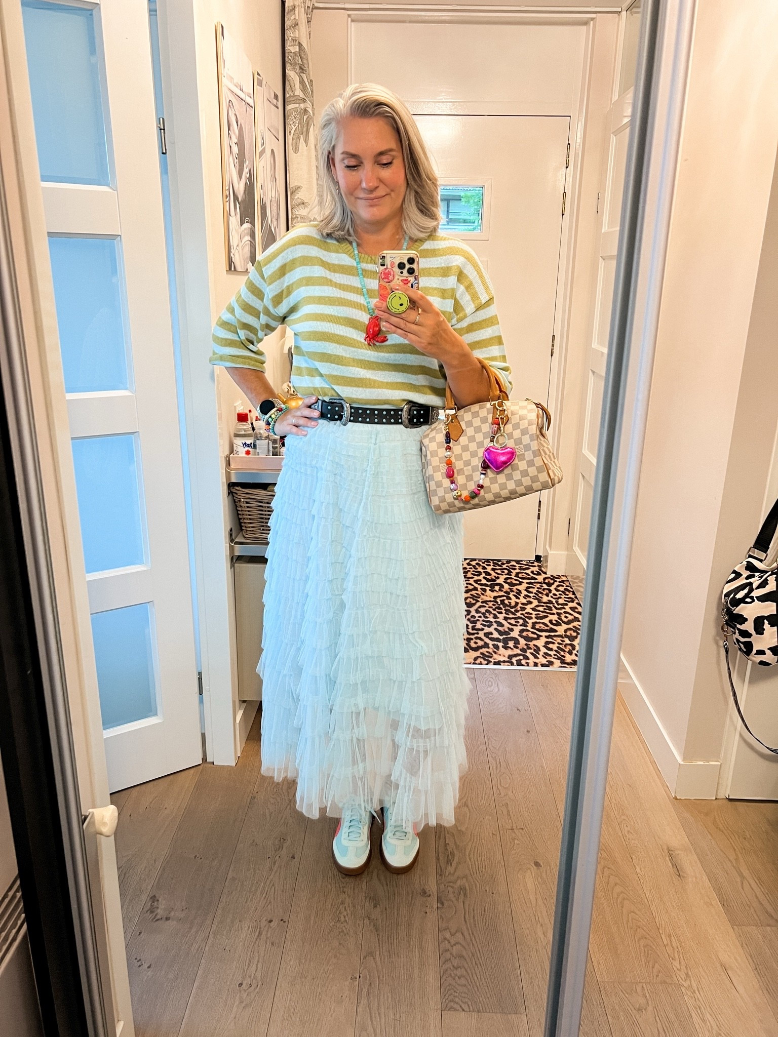 OOTD - Vrijdag. Olijfgroen met lichtblauw gestreepte zomertrui (Zara) op een lichtblauwe tule rok (oud, Gesponnen suiker), zwart met turquoise western riem, turquoise puma sneakers en een Louis Vuitton Speedy 25 in damier azur.

#LTKnederlands #LTKeurope #LTKFashionMonth
