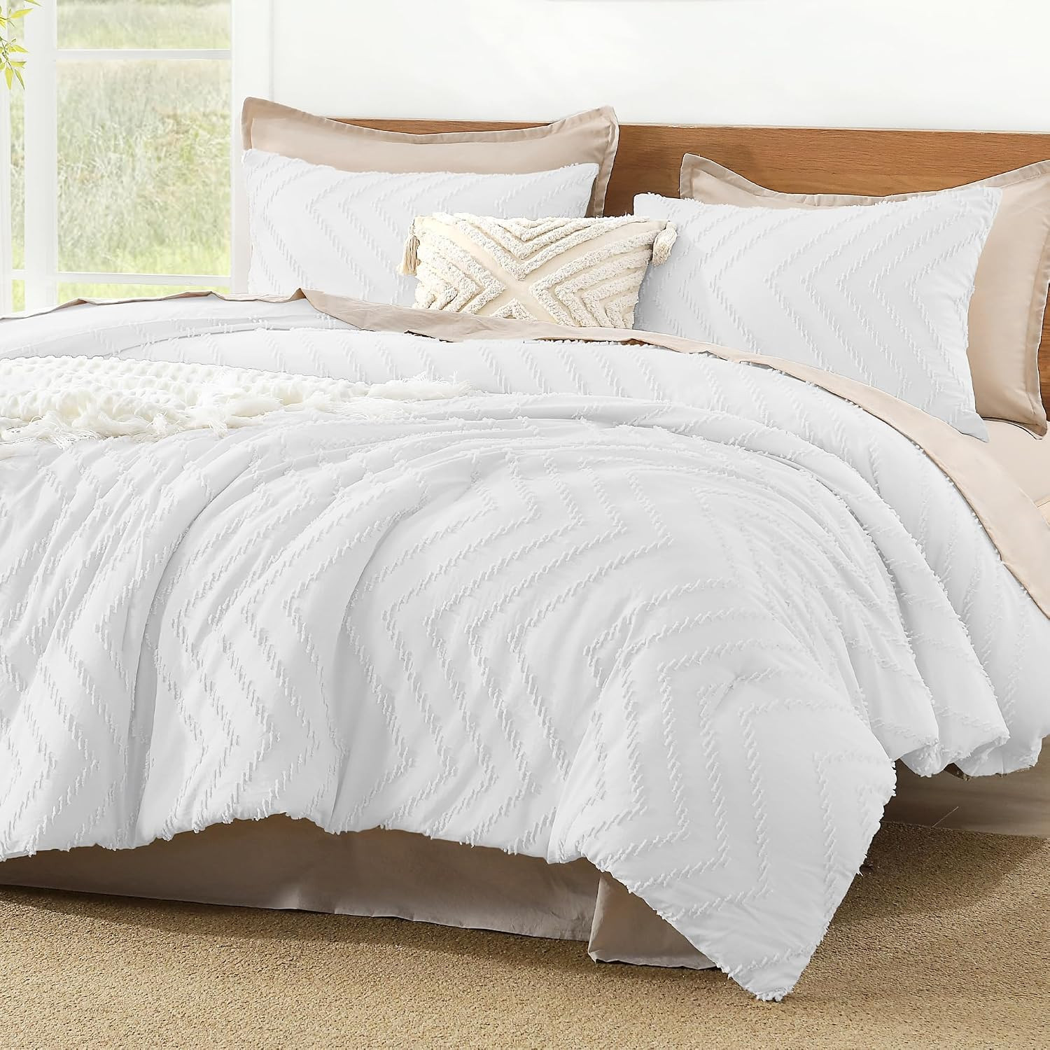 Litanika White Queen Comforter Set, 3 Pcs Boho Tufted Bedding Set | Amazon (US)