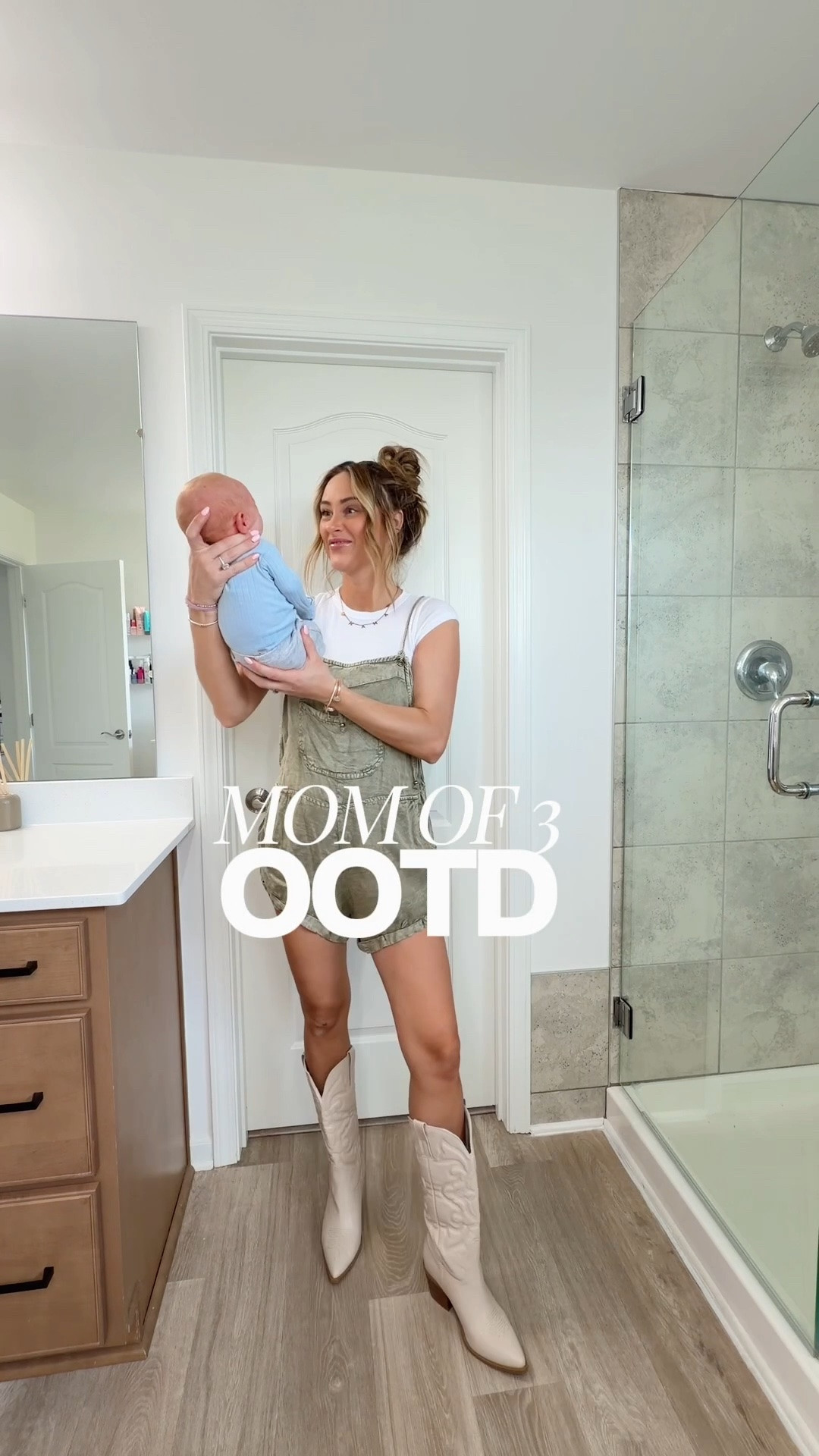 Another cute mom OOTD that’s actually SO COMFY!

#LTKootd #LTKmomlife #LTKSaleAlert