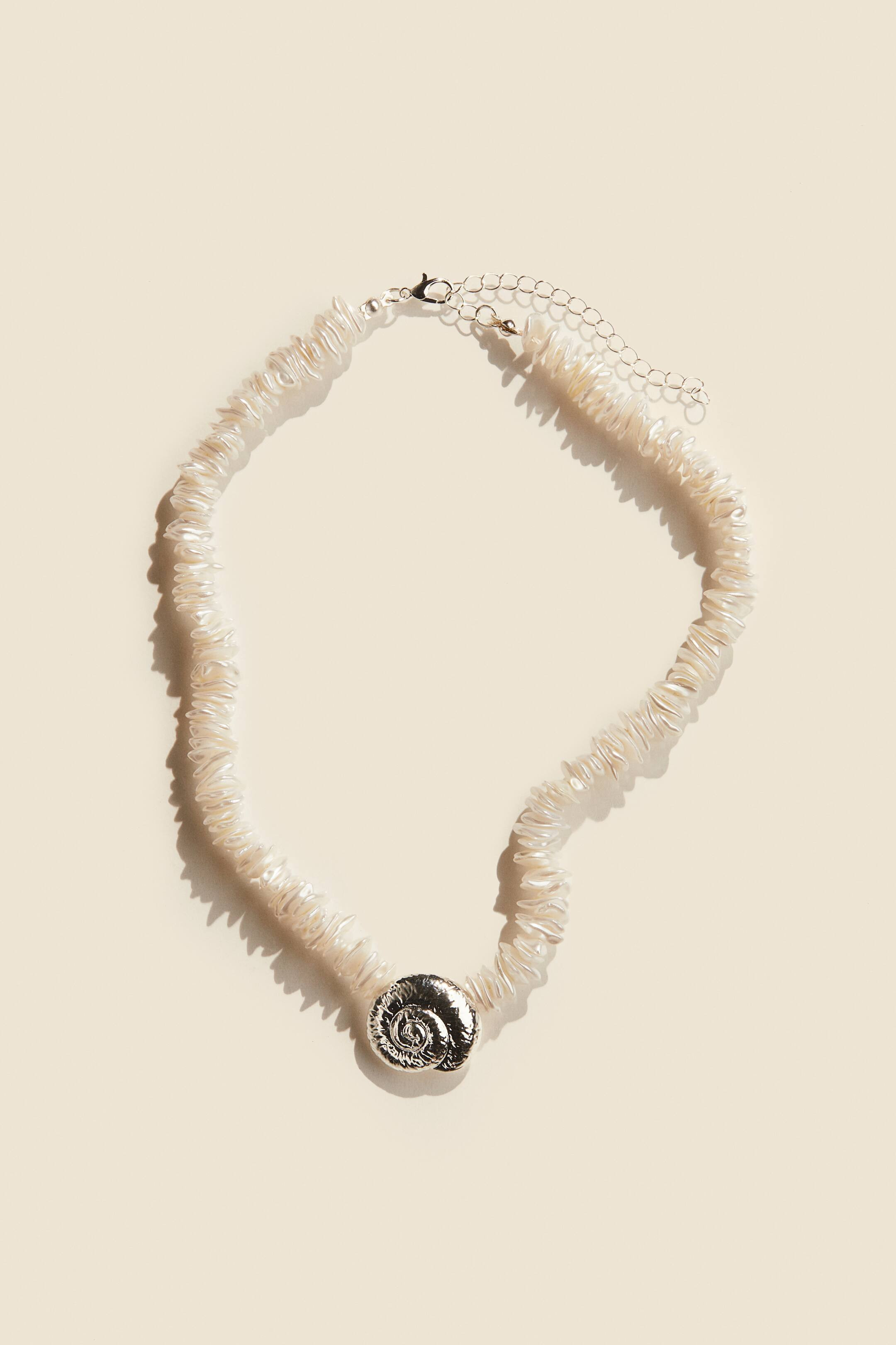 Short Beaded Necklace - Cream/seashell - Ladies | H&M CA | H&M (US + CA)