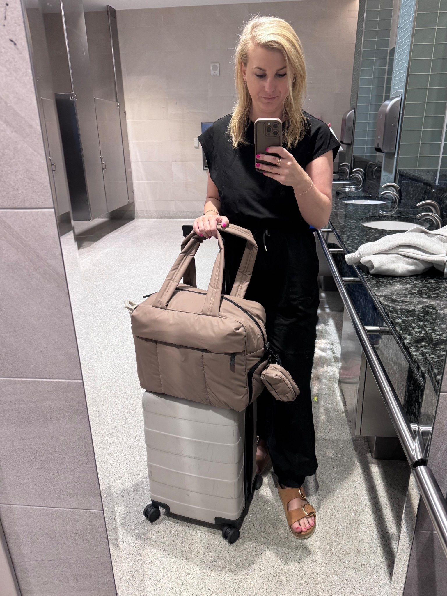 Travel outfit ✈️

#LTKFindsUnder50 #LTKActive #LTKTravel