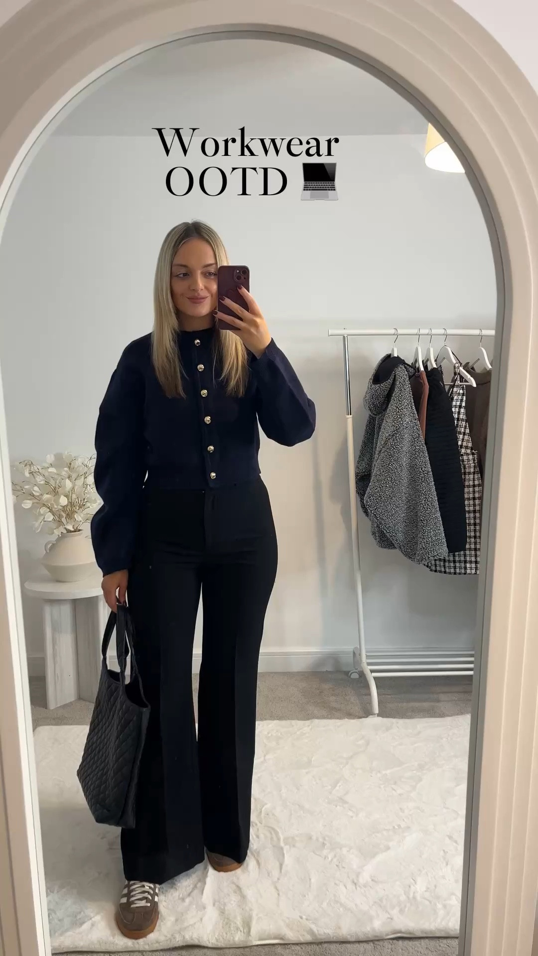 Workwear ootd 💻

I lovee the fit of this cardigan from river island this would be perfect to wear to work paired with these tailored H&M trousers and trainers, a nice put together outfit that is still comfortable ✨



#LTKworkwear #LTKwinter #LTKeurope