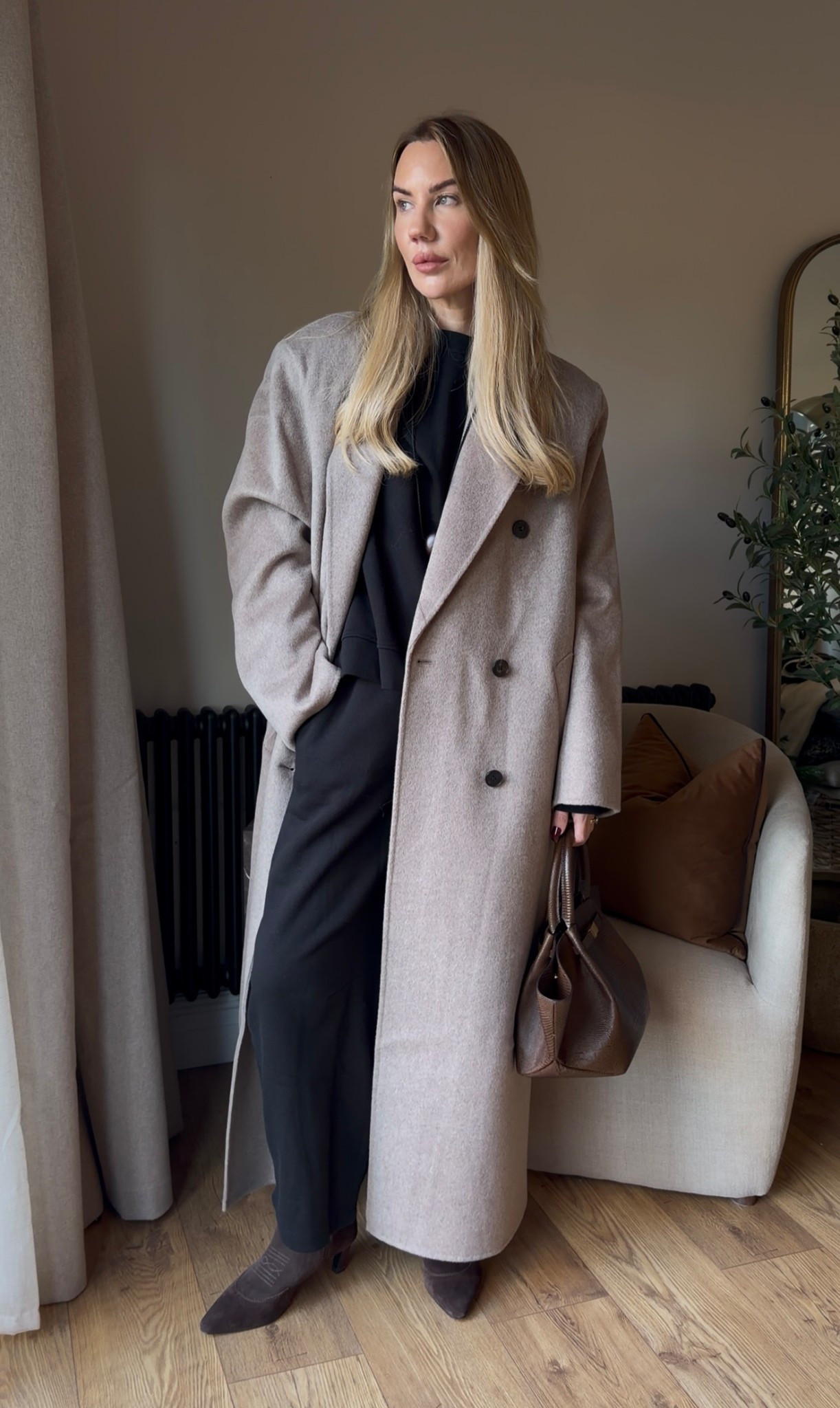 ASOS order - joggers are big with heels, faux fur, dressed up and down this season, this is such a great piece to throw on and not think to much about it. 

#LTKwinter #LTKuk #LTKtravel