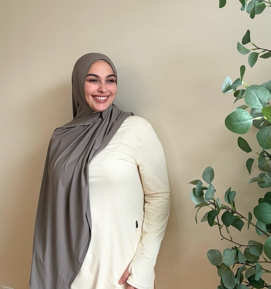 📞 When comfort calls I answer ! Don’t be surprised if I wear this @haya.active set as scrubs 😂💛🫶🏼

#pedsnurse #nurse #haya #activewear #cozy