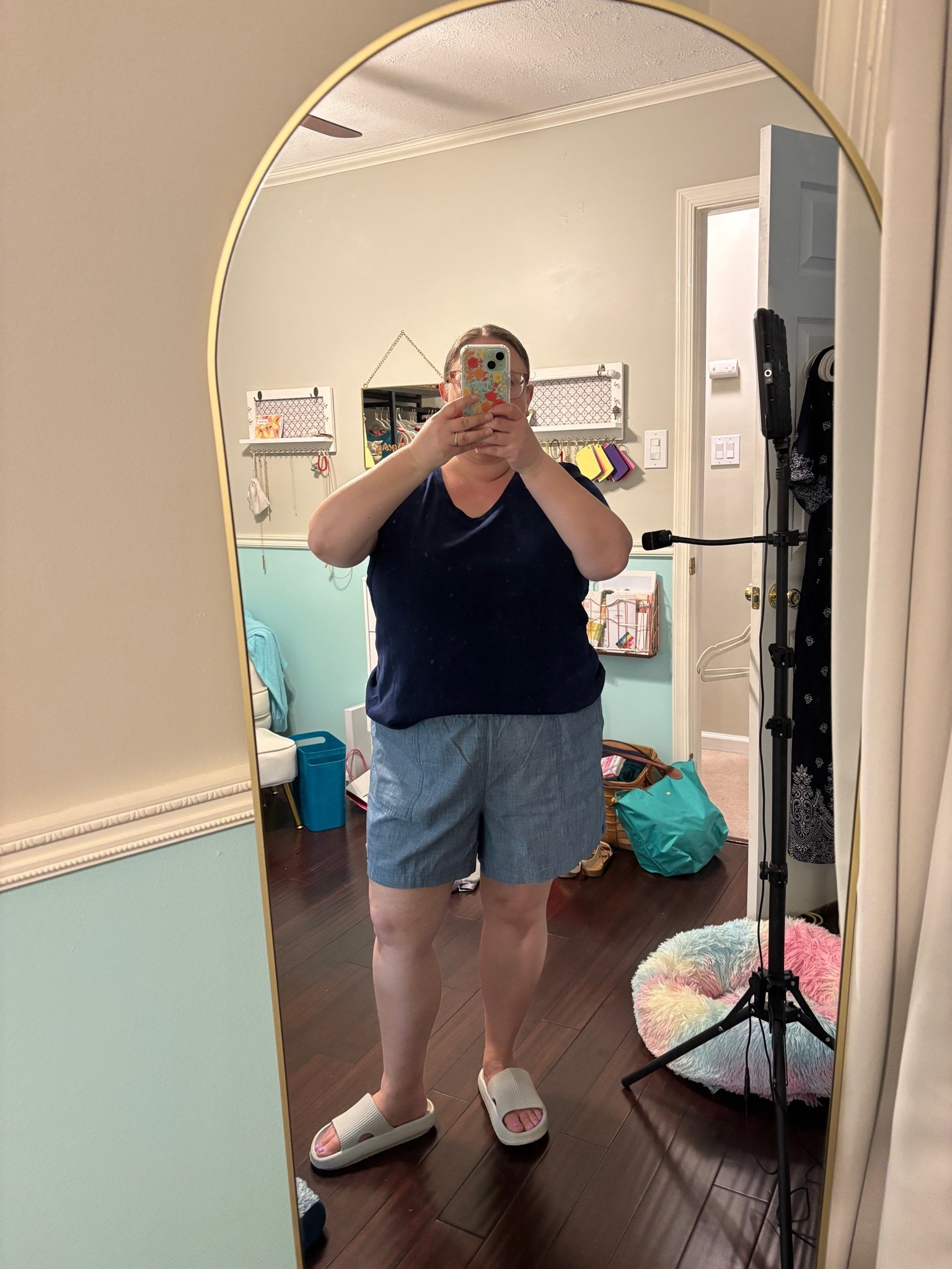 Sunday is not the day of rest here — it’s get the patio ready for summer day. 

Found these shorts in the middle of winter — they’re elastic and comfy but look classy 

Added a tried and true v neck tee & sandals that are supposed to help my feet

#LTKootd #LTKdayinmylife #LTKPlusSize