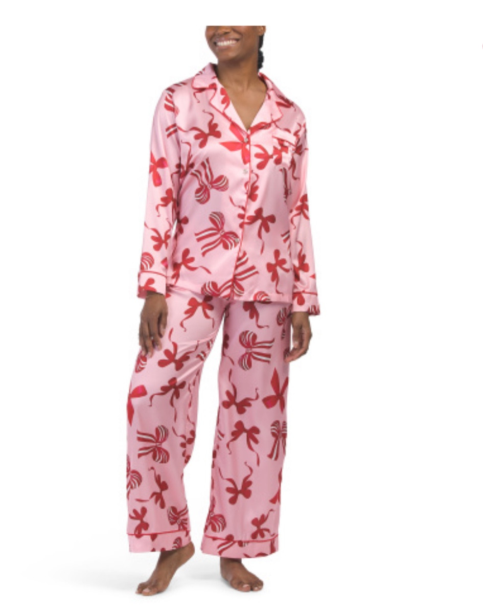 Christmas holiday bow pajamas 🎀

#LTKFindsUnder50 #LTKHoliday #LTKSeasonal