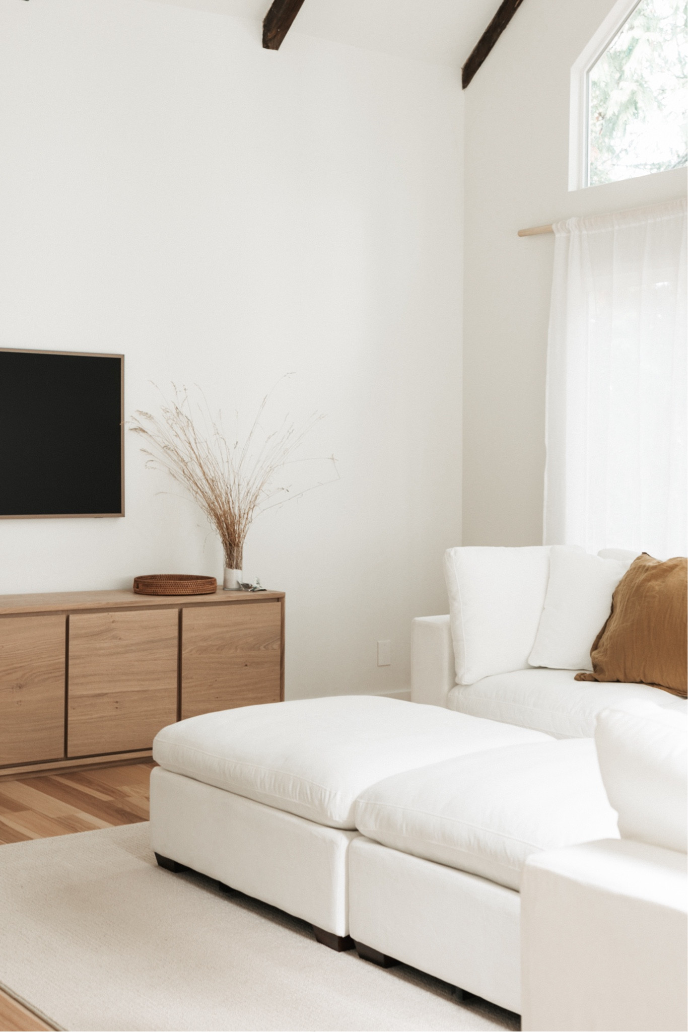 Darling House living roomm

#LTKFindsUnder50 #LTKGiftGuide #LTKHome