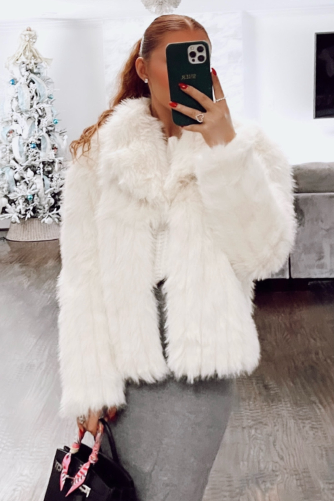 The only faux fur coat you need this winter !! From Lulu’s 🩷✨

#LTKSeasonal #LTKstyletip #LTKHoliday