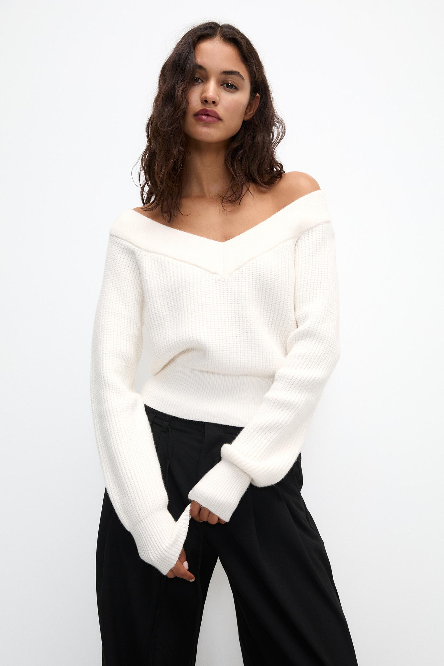 Cropped off-the-shoulder jumper | PULL and BEAR UK