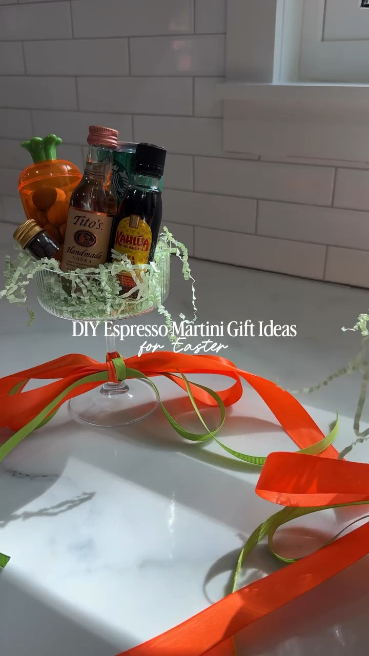 Easter Gift Ideas for the girls who love Espresso Martinis + Chocolate ☕️ ✨🐣🤎 These are so easy and so fun to make for a friend, coworker or family member coming over for Easter weekend! 

Comment GREEN for details! 

.
. 
.
.
#espressomartini #espressomartinis #eastergiftideas #eastergift #giftideasforher