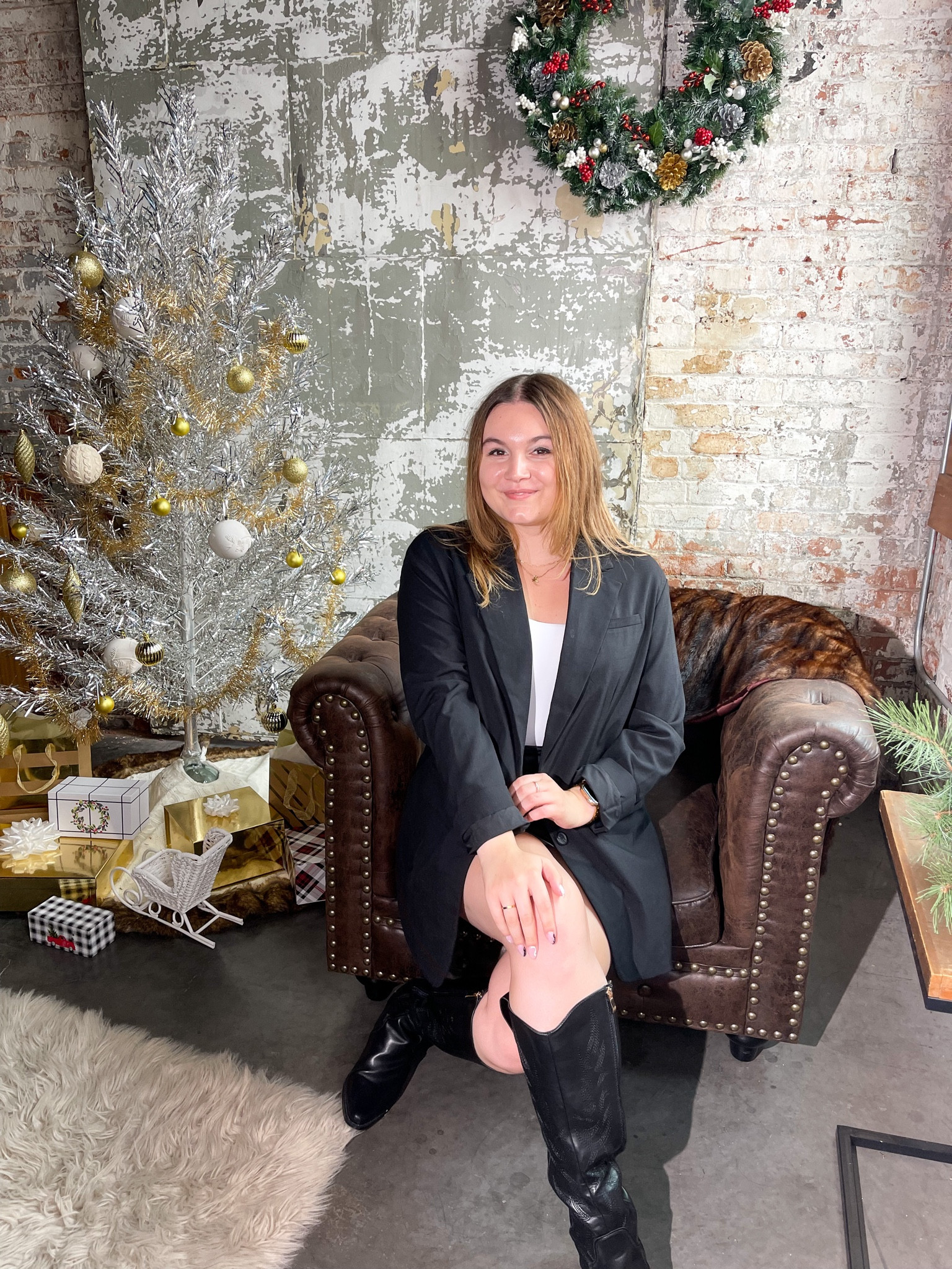 Oversized blazer outfit idea! Perfect for business casual or a night out

I’m wearing a L blazer, a M tank and skirt and size 9 boots

#LTKunder100 #LTKworkwear #LTKSeasonal