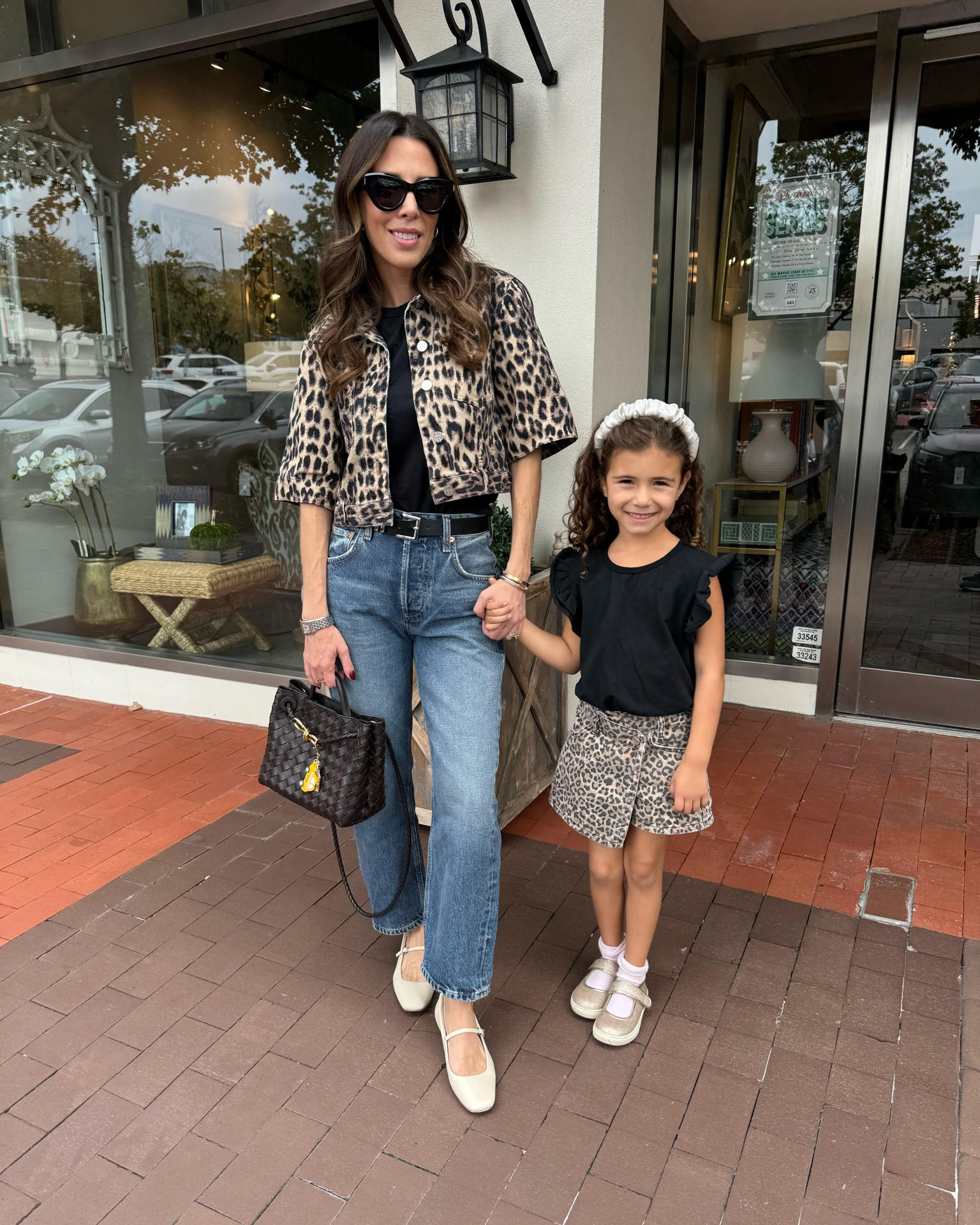 What to wear when it’s Fall, but the temp is high 70’s. 


#LTKStyleTip #LTKFindsUnder100 #LTKSaleAlert