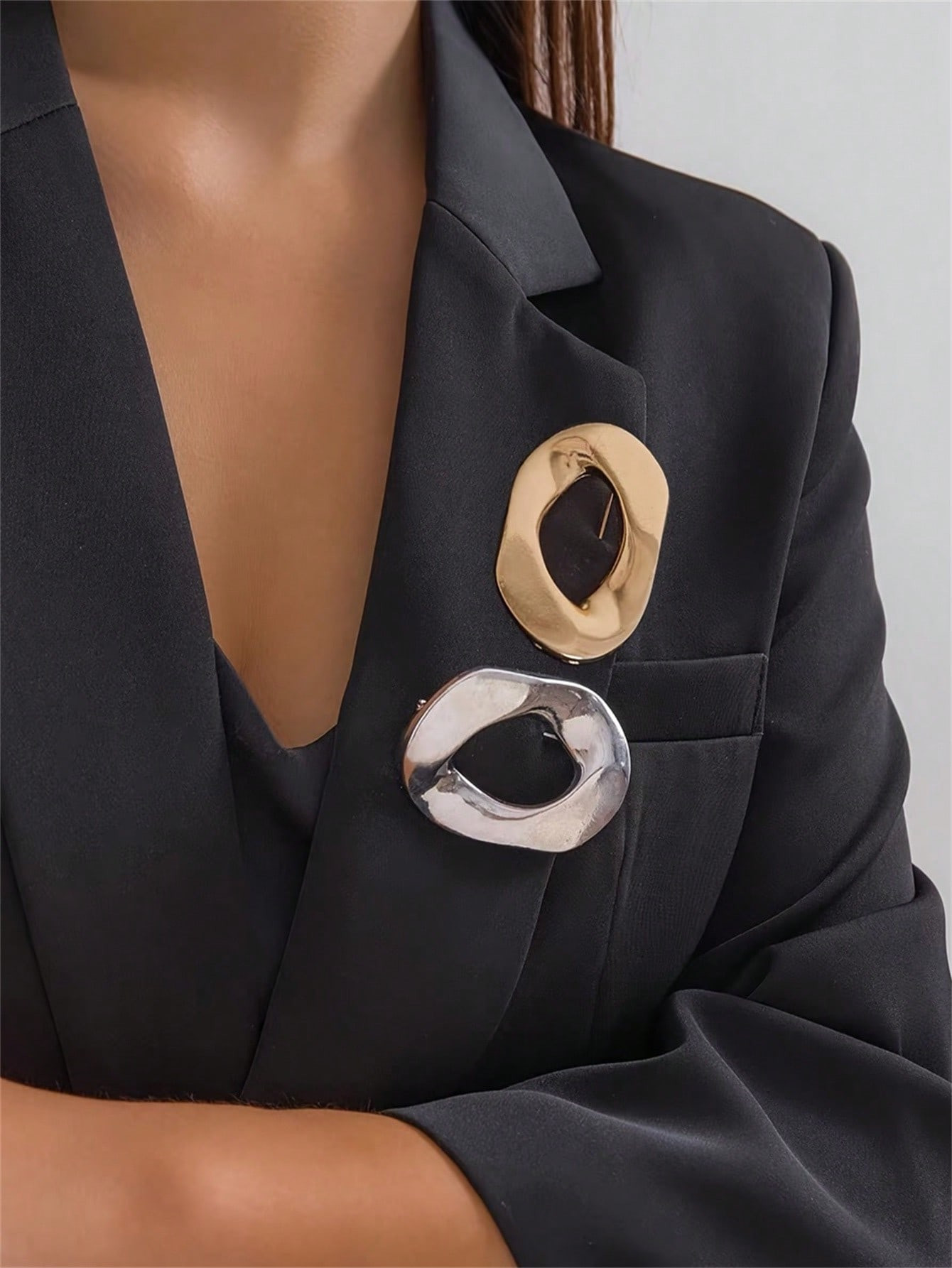 1pc Fashionable Minimalist Versatile Asymmetrical O-Shape Brooch | SHEIN USA | SHEIN