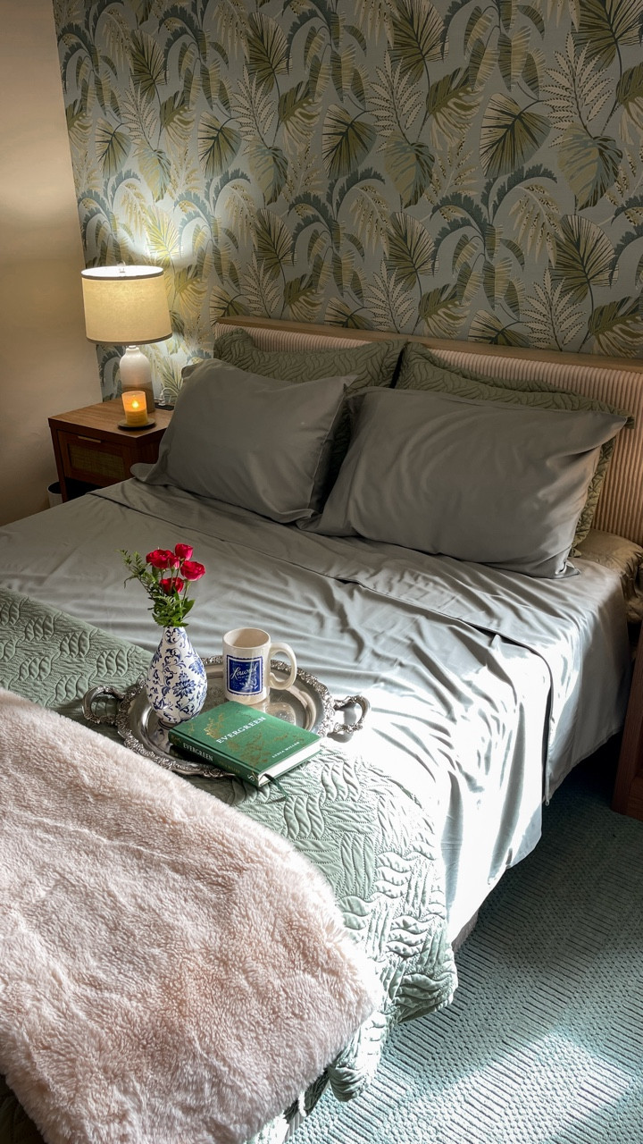 Because everyday moments deserve a touch of luxury ✨
The Silken Sateen Sheet Set from @pureparima in Mist transforms this bedroom into a calm, elegant escape. Cozy, soft, and so Laura Lily.
 
#PureParimaPartner #bedding #luxuryhome #luxurybedding #bedroomdecor #lauraLilyHome