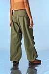 iets frans... Khaki Baggy Tech Pants | Urban Outfitters (EU)