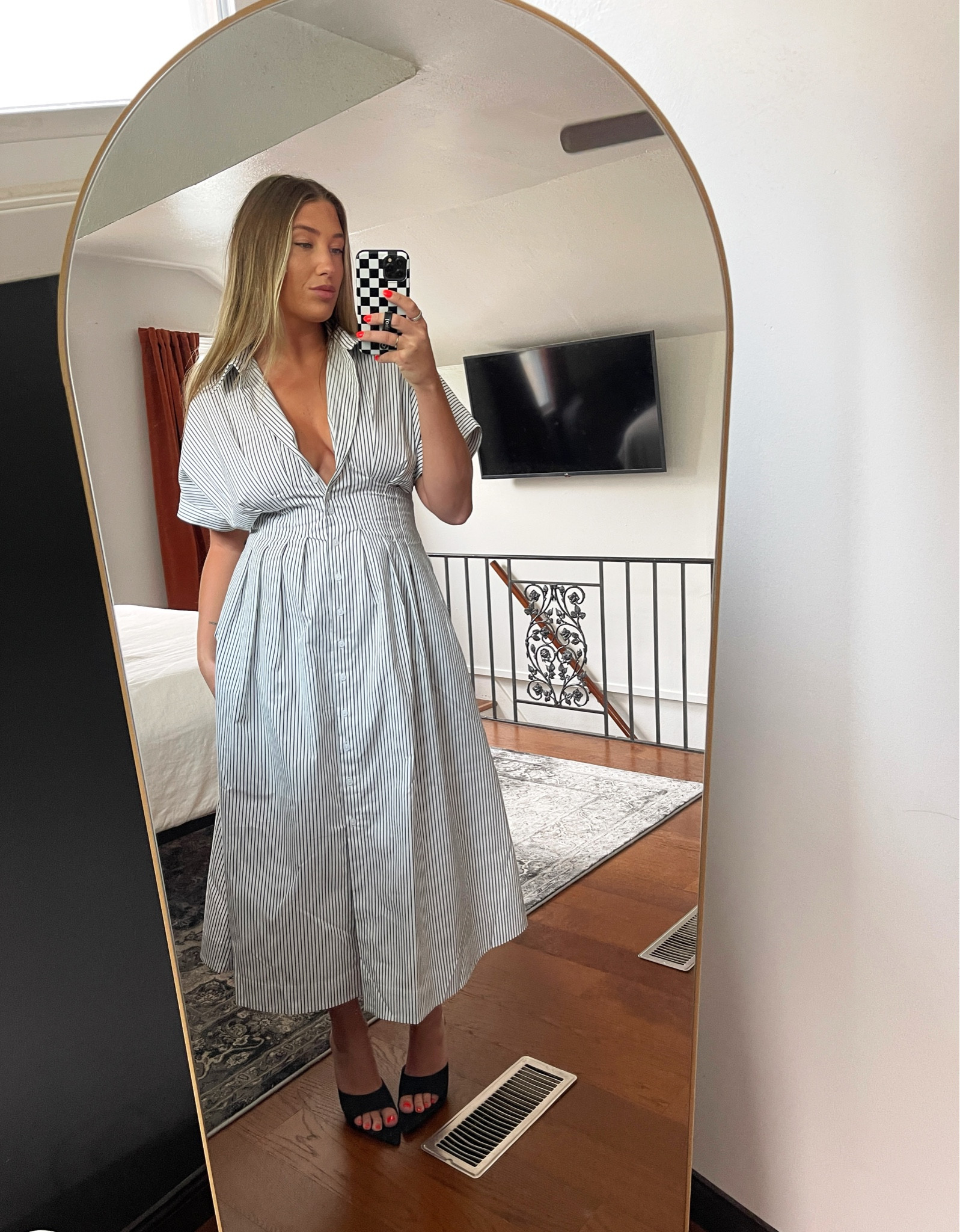 The cutest dress! So flattering. Shoes are Zara - linked similar! 