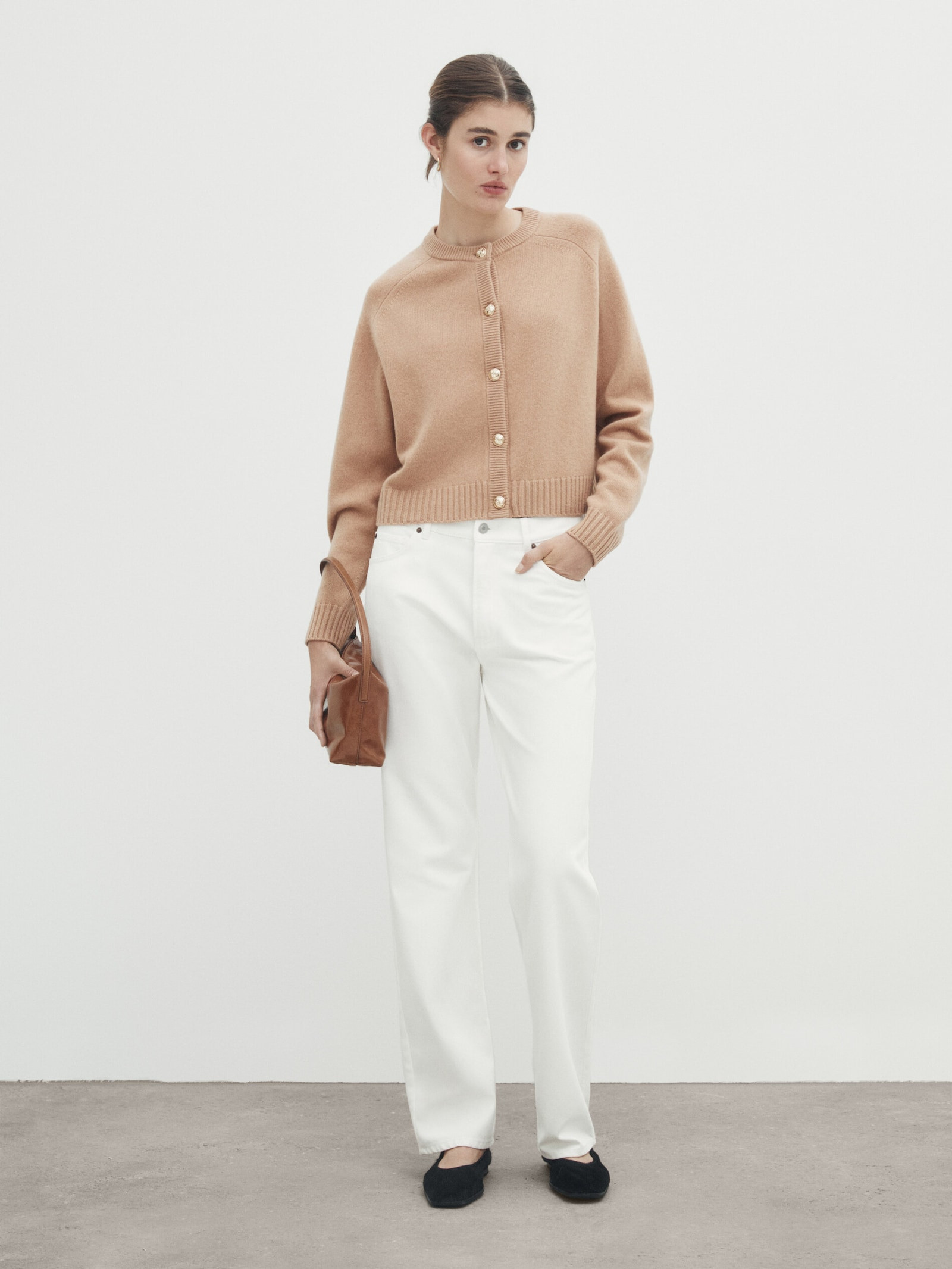 Knit cardigan made of 100% wool with buttons | Massimo Dutti US