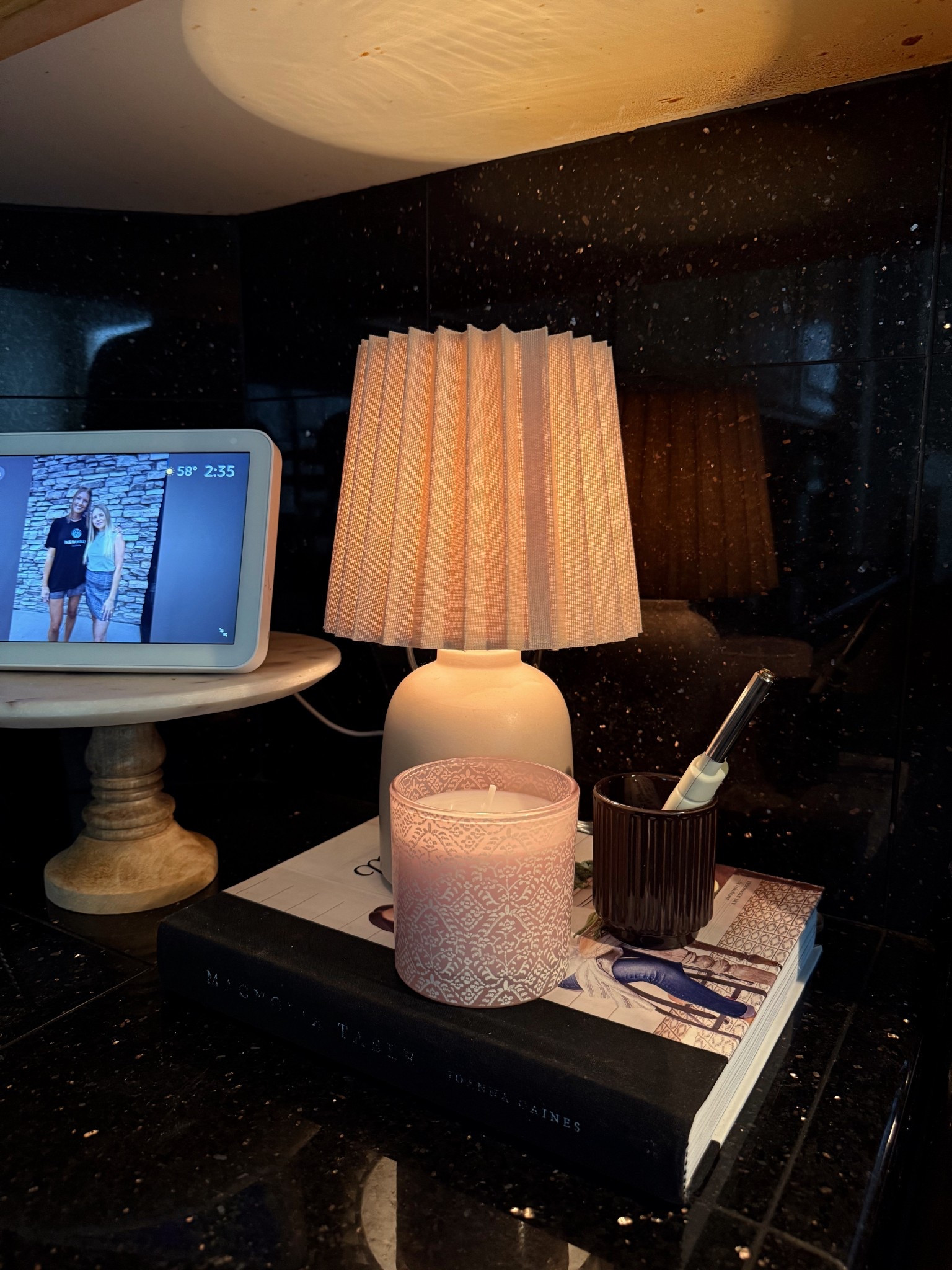 Grabbed this candle today and it smells sooo good! Love the color and the print. Cute for Valentine’s Day 💘