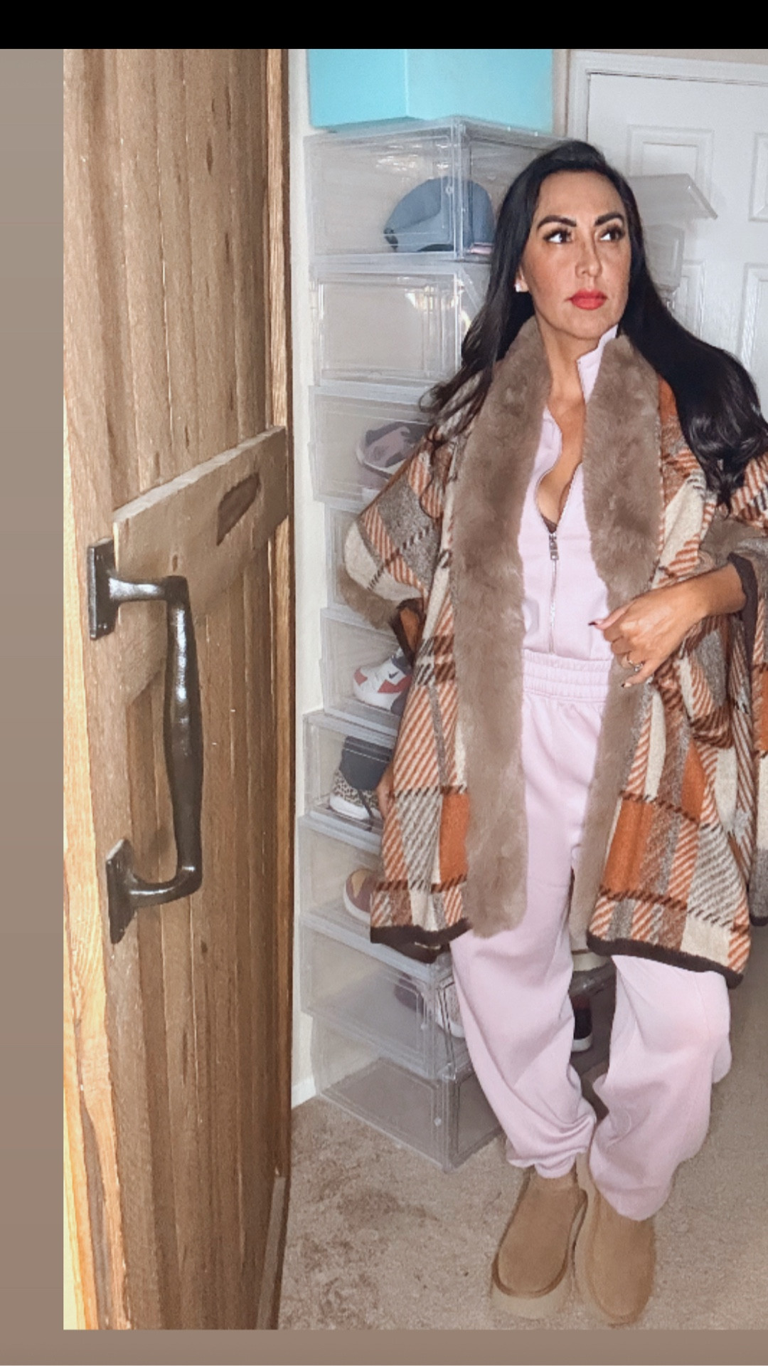 Serving cozy glam this season ✨
Kept it super simple but still so señora chic — soft blush joggers, comfy UGG-style boots, and my favorite oversized wrap to pull it all together.
Warm, neutral, effortless… exactly the energy I need right now. 🤎🧣

Sometimes keeping it simple is the real flex.
#FallStyle #CozySeason #SeñoraLife #LatinaCreator #OOTD #EffortlessStyle

#LTKSeasonal #LTKCyberWeek #LTKdayinmylife