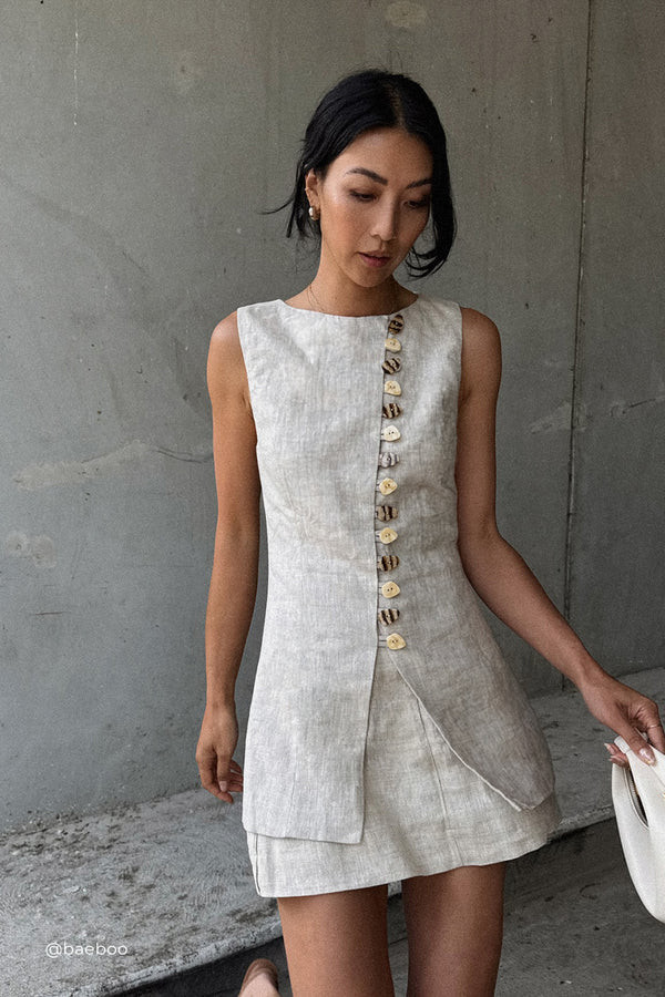 BAYLEE NATURAL SLEEVELESS LINEN TOP | DISSH