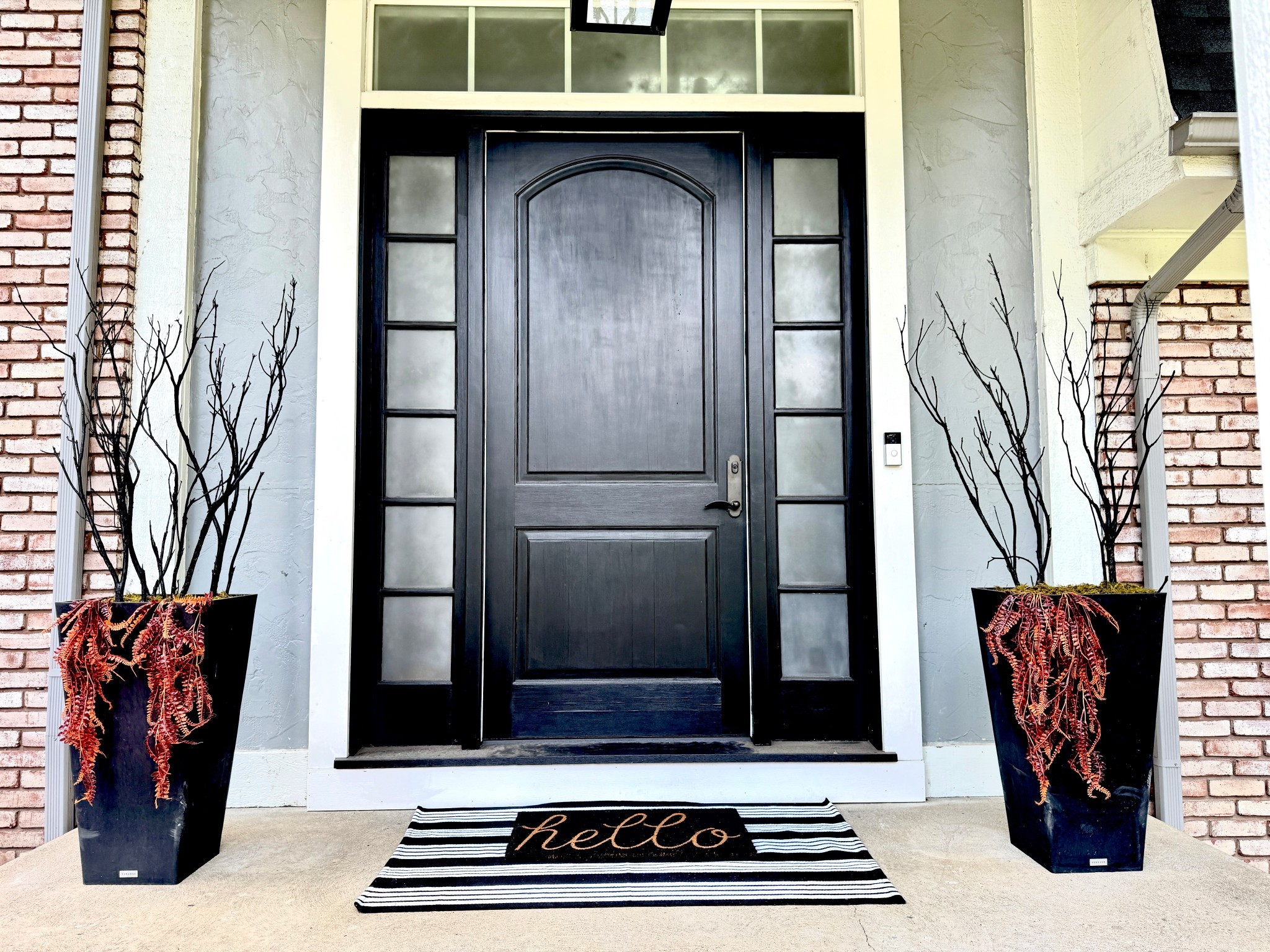 Easy fall planter decor with faux foliage (that looks & feels real!) to refresh your front porch for the Halloween season. 

#LTKHome #LTKSeasonal #LTKStyleTip