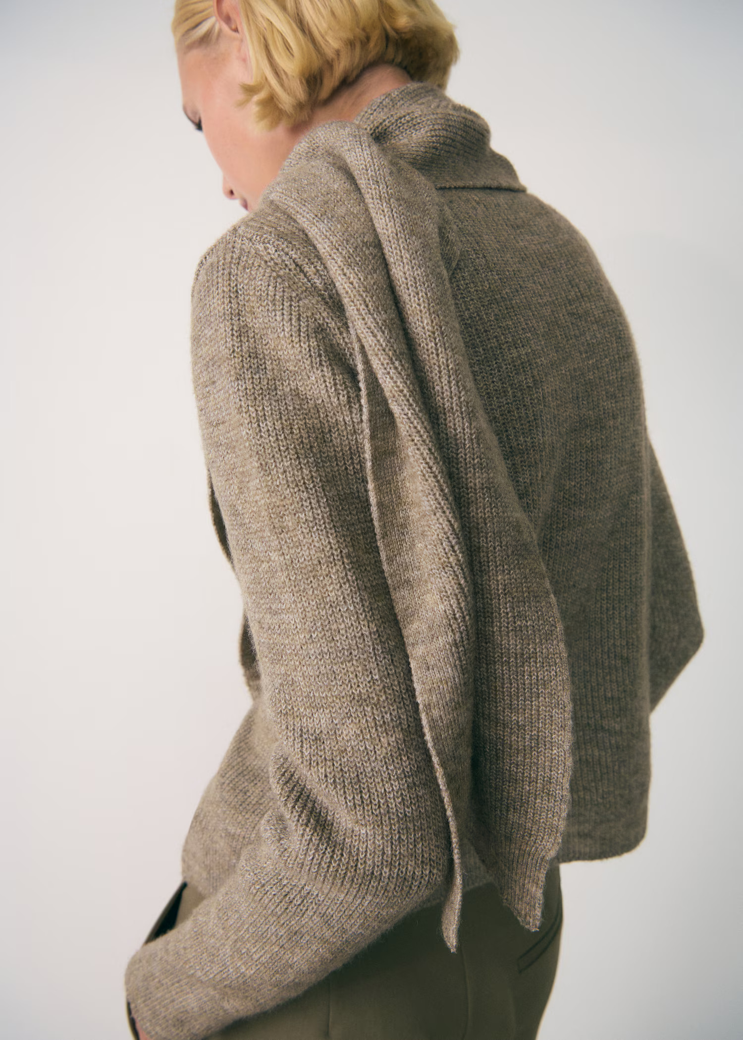 Sweater collar scarf buttons | Mango (US/MX/AU)