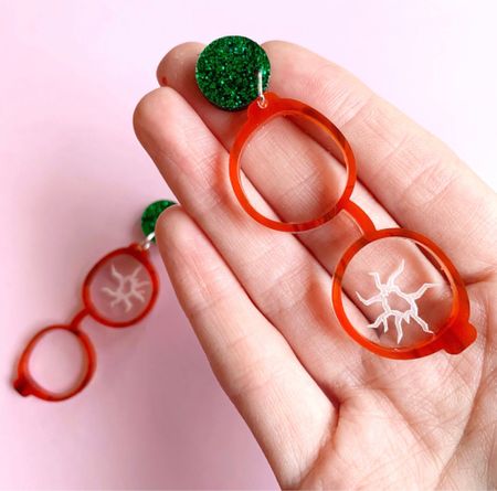 Loooove these Christmas earrings! Cute girlfriend gift idea ;)