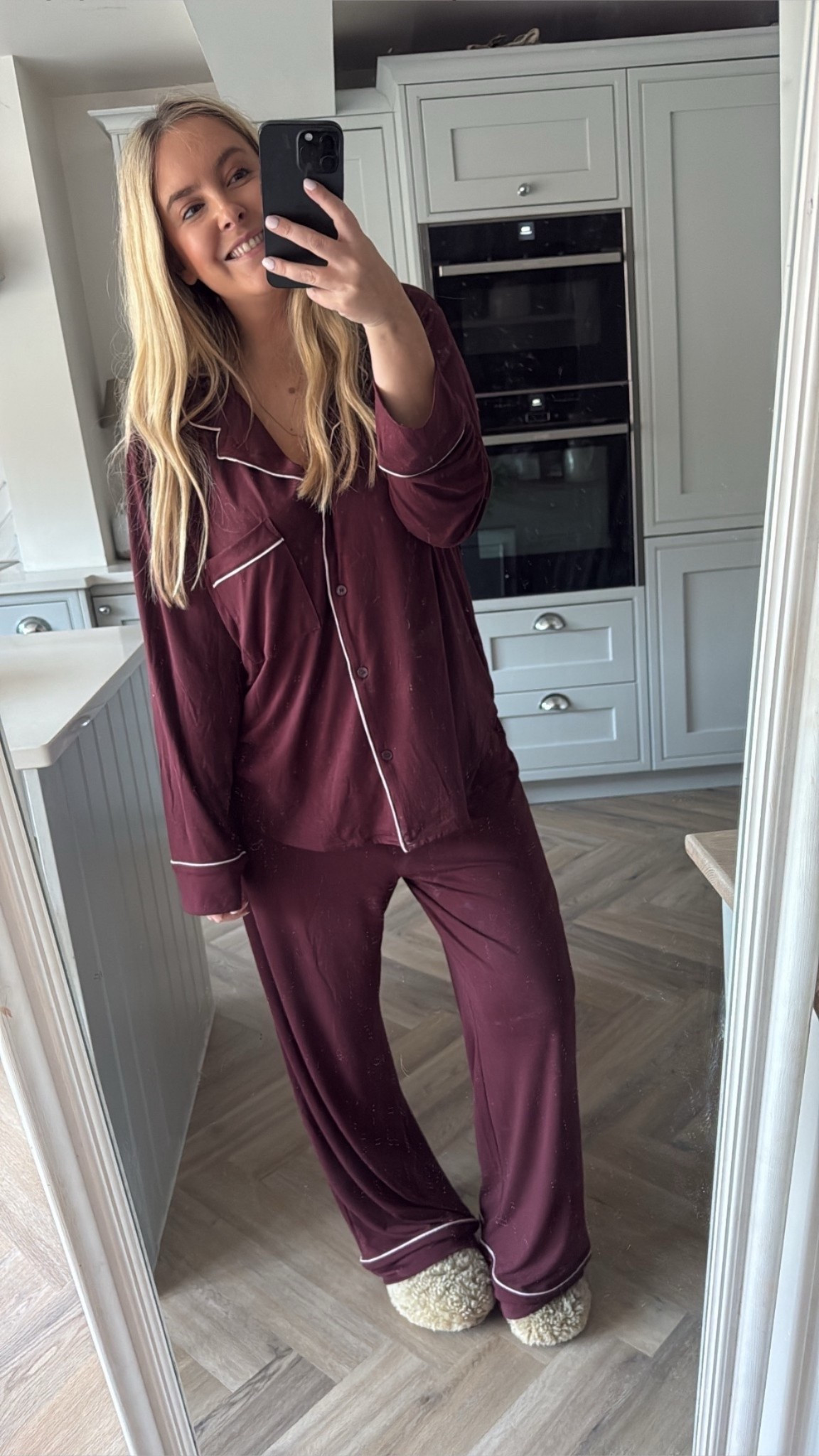 It’s actually getting ridiculous how many colours I own of these pyjamas 🤣 tonight’s colour of choice. Burgundy ! 
I’m wearing a L and I’m a 14 and 5ft5
Love Jade xxx

Christmas pyjamas cosy evening festive 