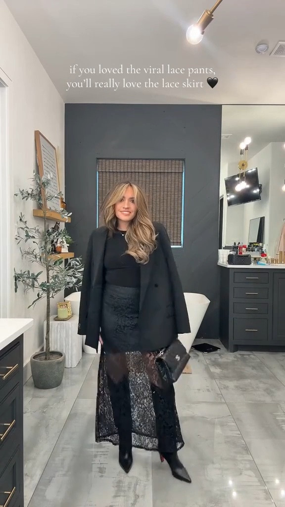 Holiday outfit 🖤

holiday fashion, nye fashion, winter style, women’s fashionn

#LTKgrwm #LTKHoliday