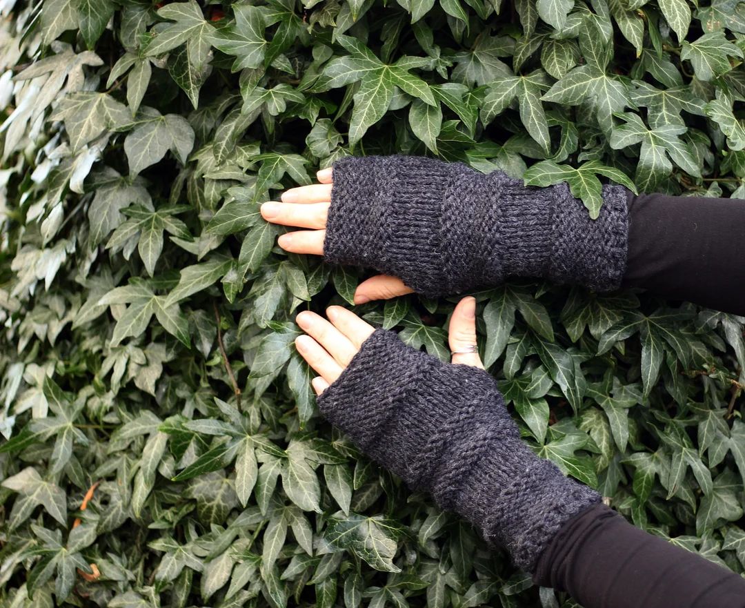 Fingerless Gloves Comfy Mittens in Charcoal Woman's - Etsy UK | Etsy (UK)