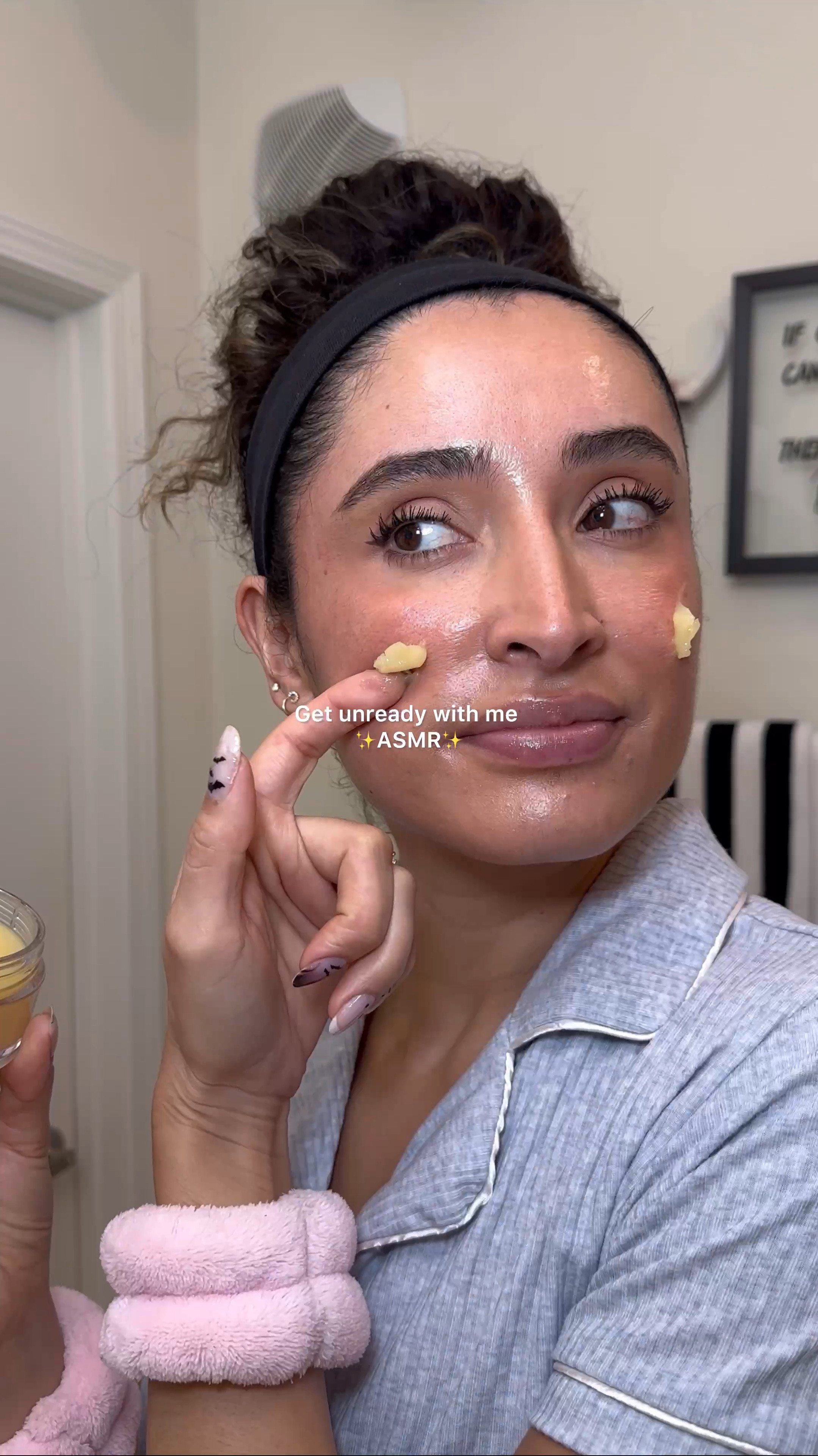 Get unready with me ASMR

#LTKstyletip #LTKbeauty #LTKVideo