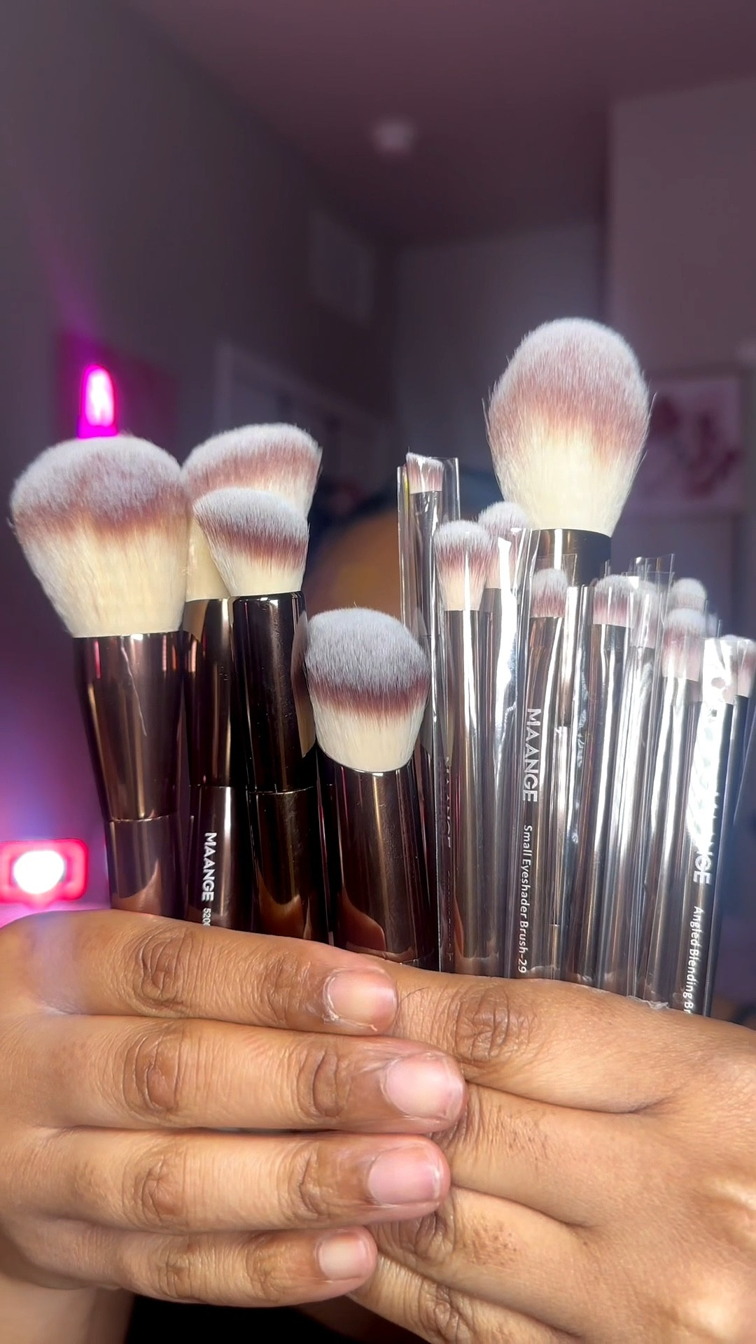 Good brushes = better blend.
These MAANGE brushes shocked me in the best way!🔥
 
Do you think makeup brushes are just as important as makeup products?

#LTK #LTKmakeuptutorial #fyp #beauty

#LTKgrwm #LTKBeauty #LTKValentine