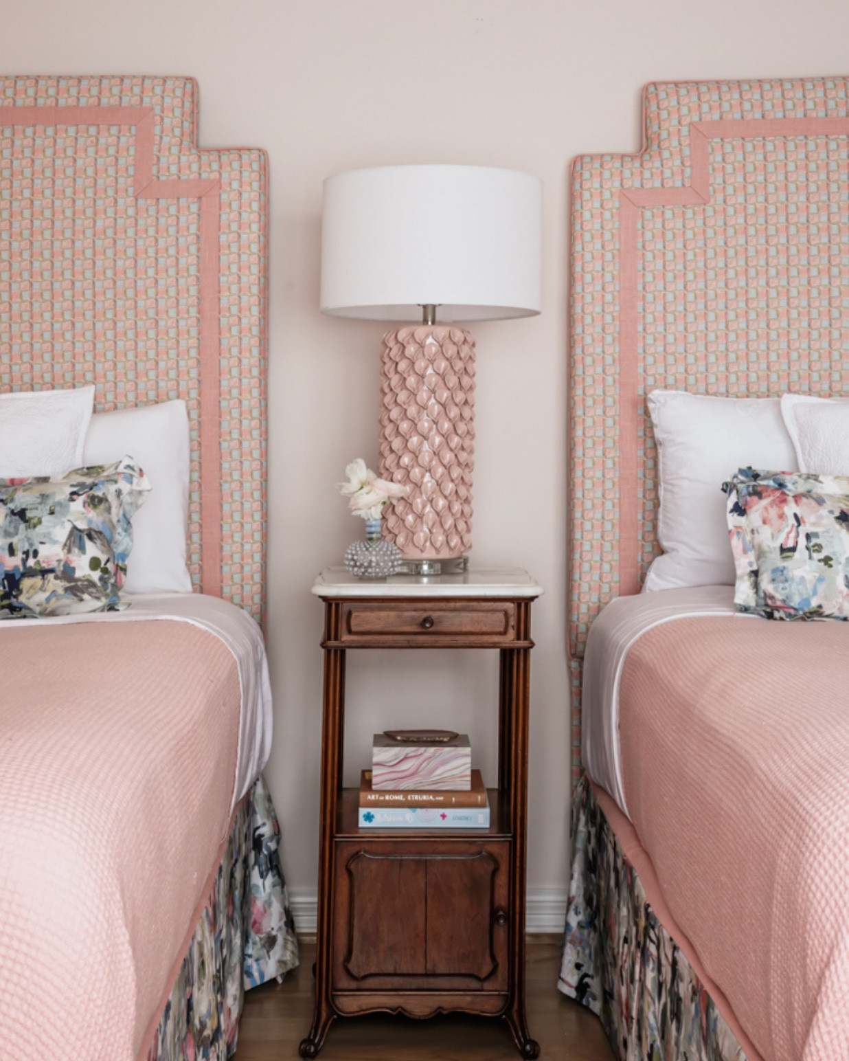 Proof that pink can be a neutral! 🩰👛🌷👙💕

#LTKValentine #LTKHome #LTKSeasonal