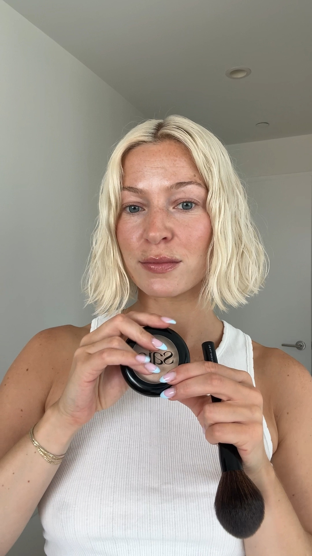 saie launched a new setting powder !!! it has this really nice sheen to it but takes away extra oiliness

clean beauty, powder, makeup 

#LTKBeauty