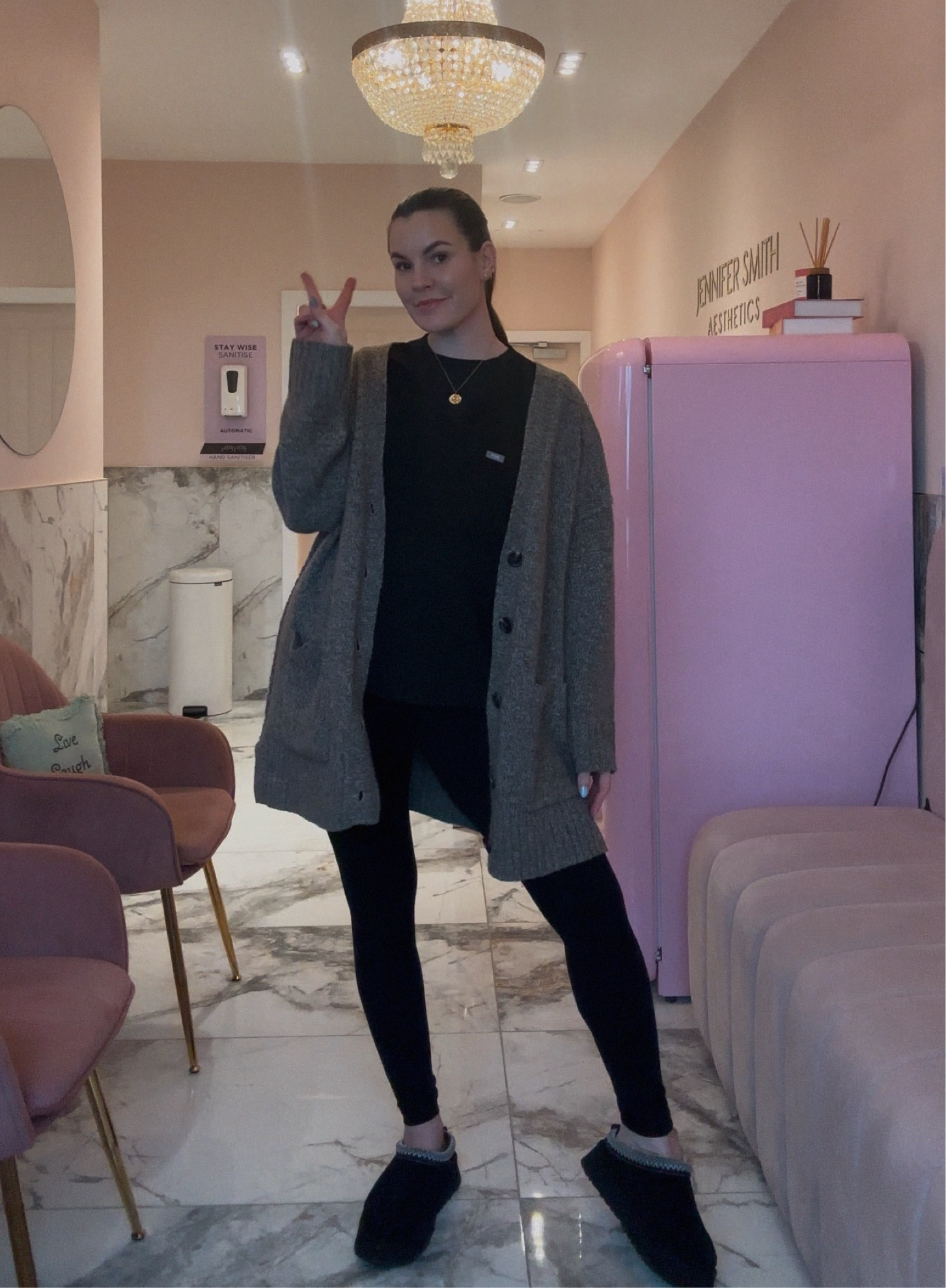 My realistic Jan outfits… Day 5 ✌🏽 a day in the clinic! 

#LTKmidsize #LTKgrwm #LTKuk