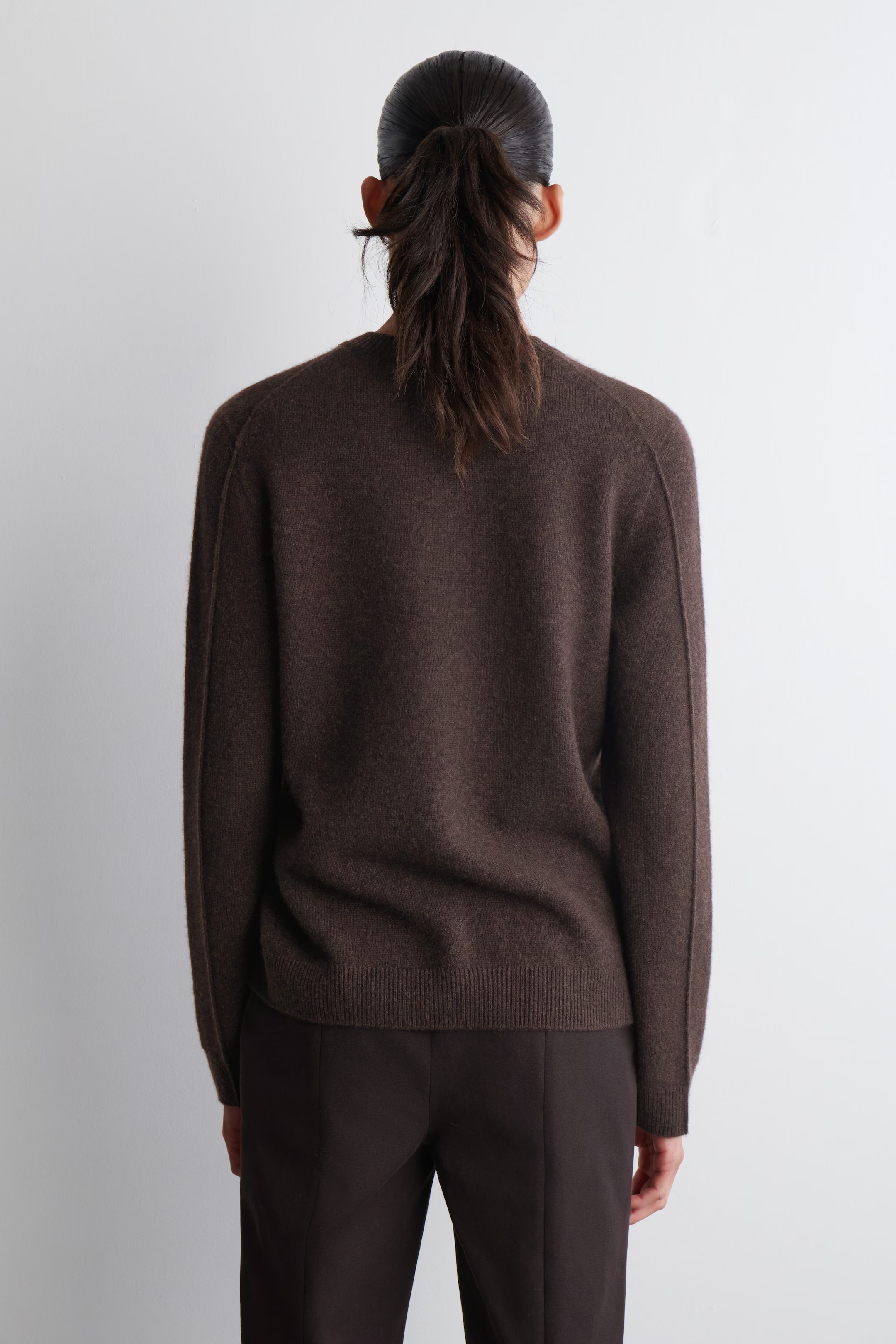 CASHMERE CREW-NECK JUMPER - DARK BROWN | COS GB | COS UK