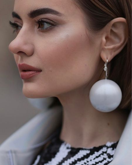 Oversized pearl earrings 🤍🤍🤍 Simone Miller huge pearl earrings! 

#LTKunder100 #LTKstyletip #LTKFind